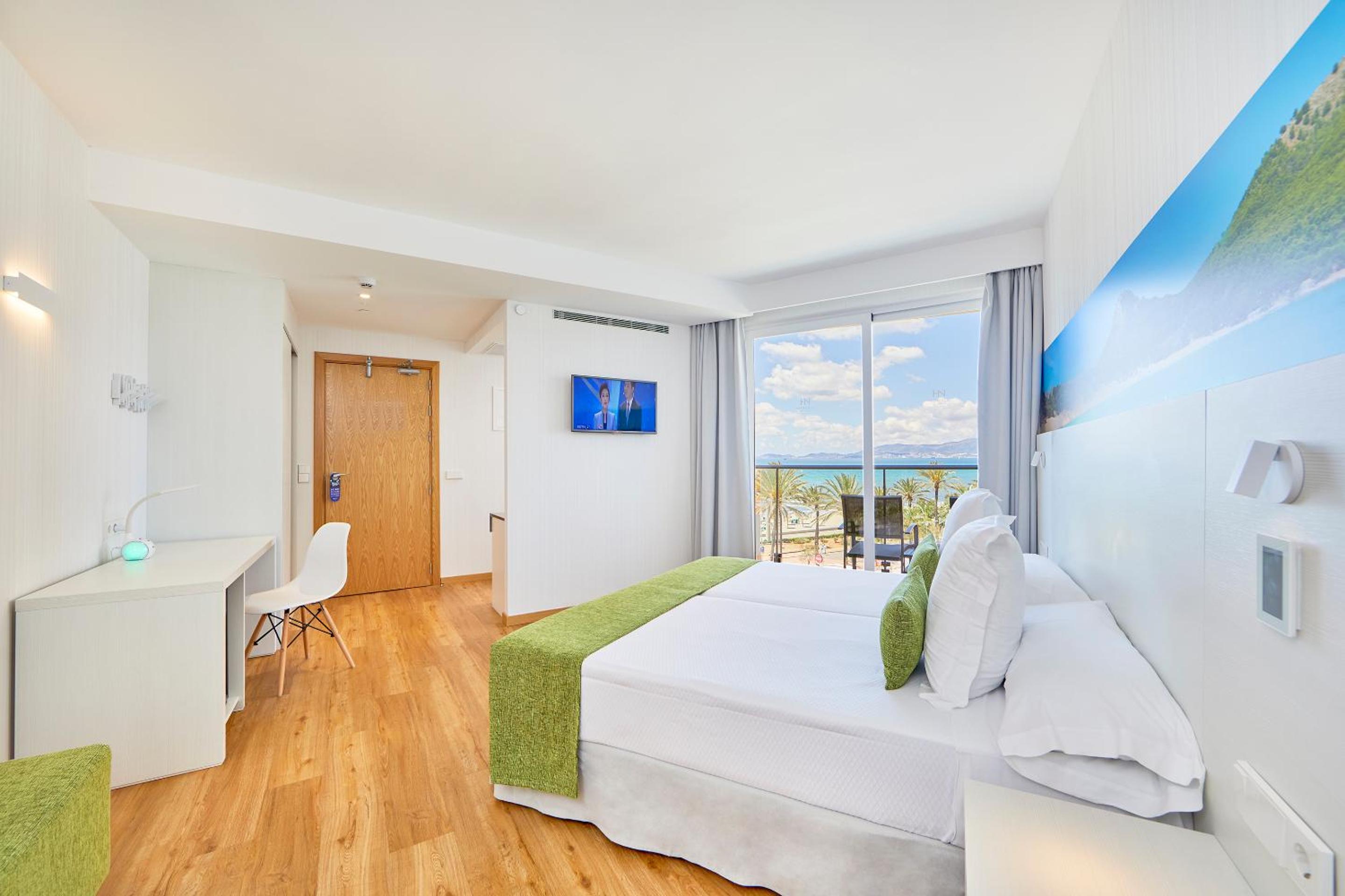 Superior Double or Twin Room with Lateral Sea View