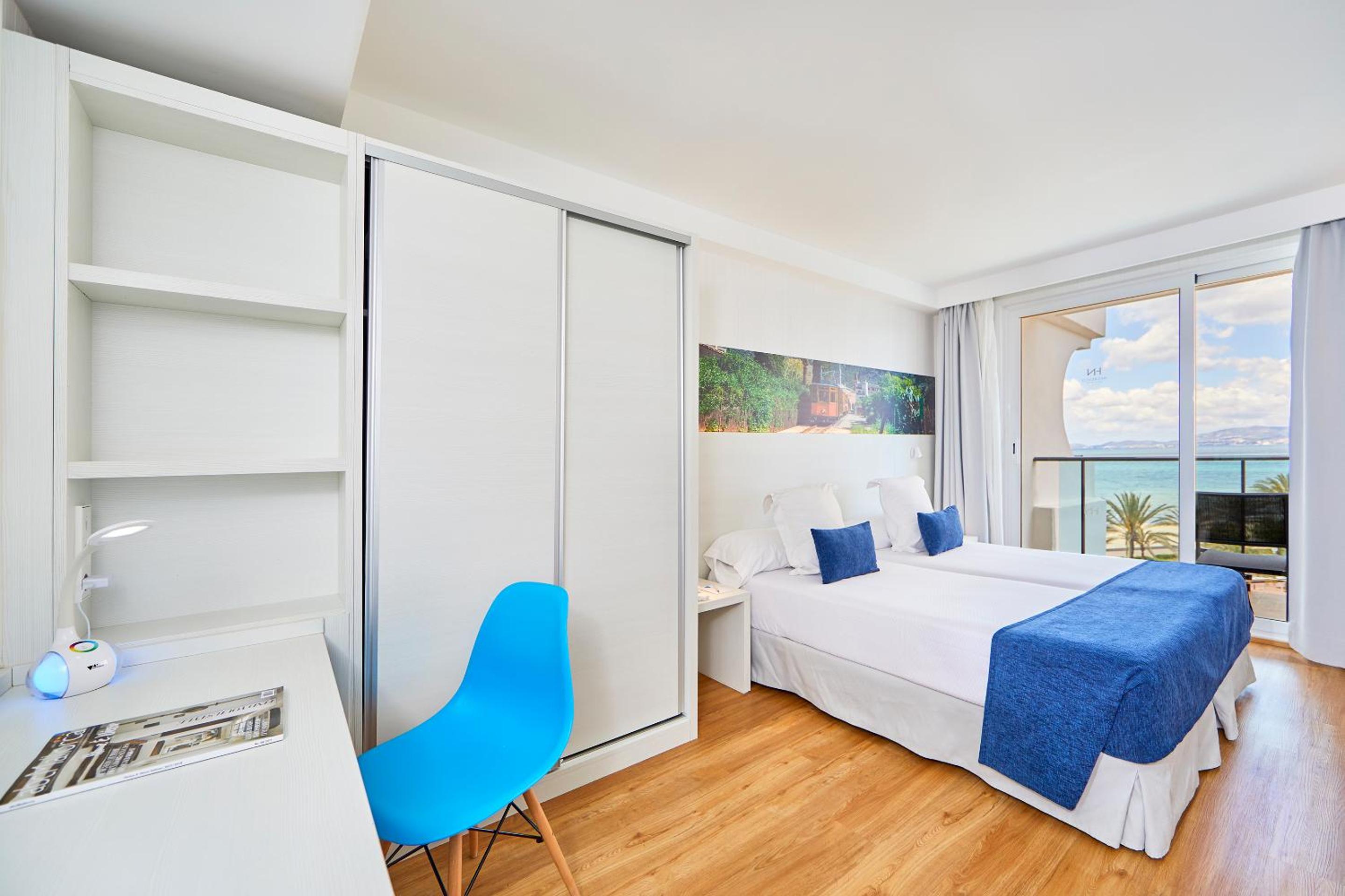Double or Twin Room with Lateral Sea View