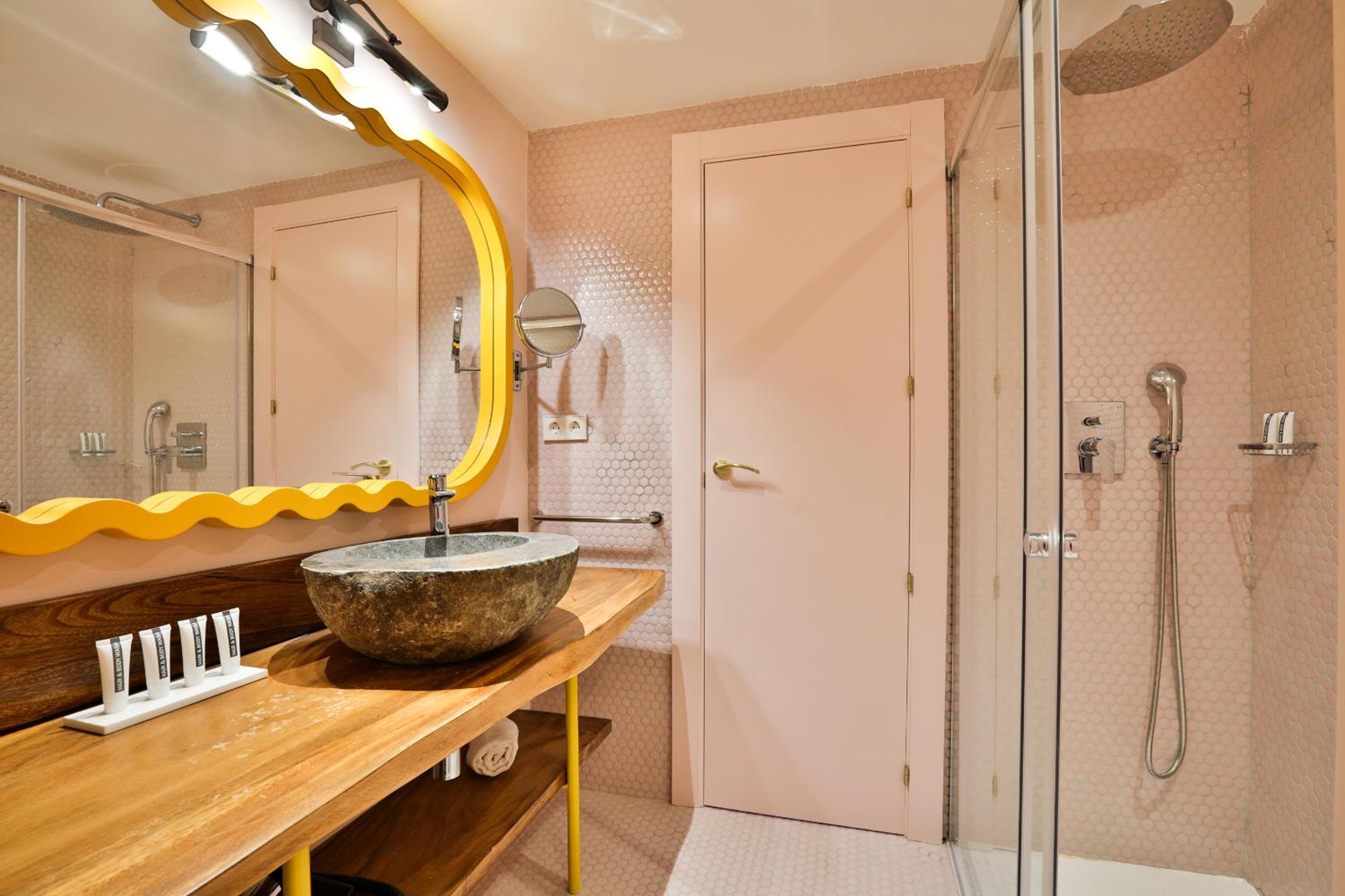 Junior Suite (3 Adults) - Photo 2