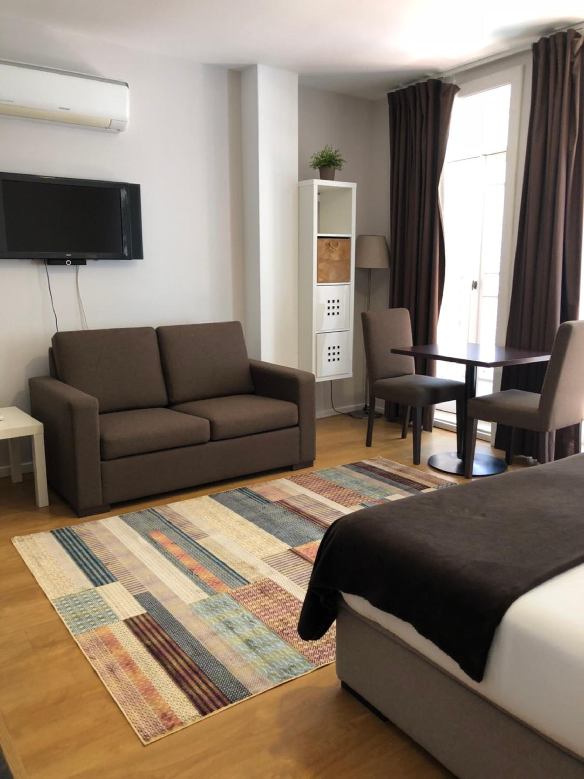 Apartment with Terrace - Photo 9