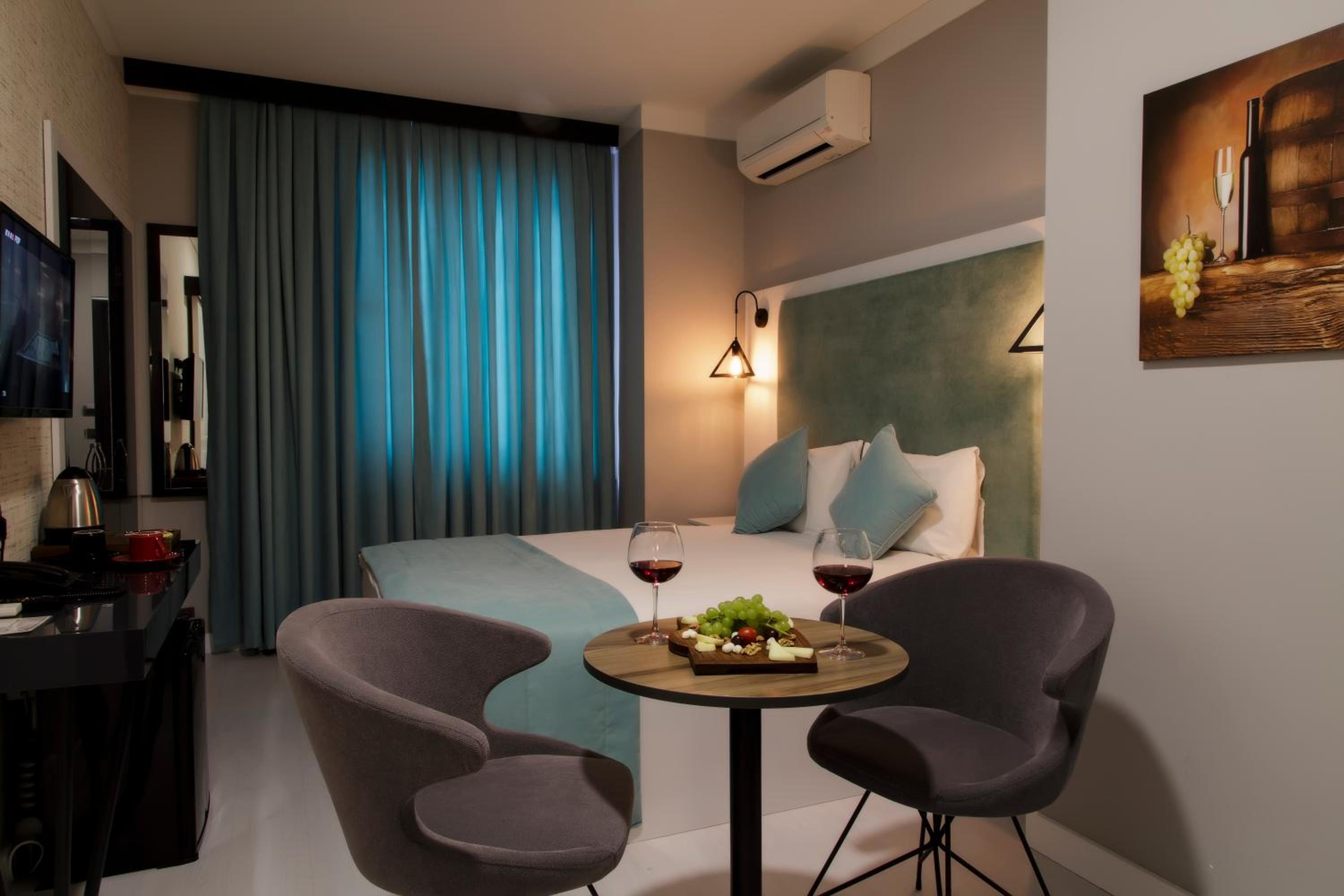 Large Double Room photo 1