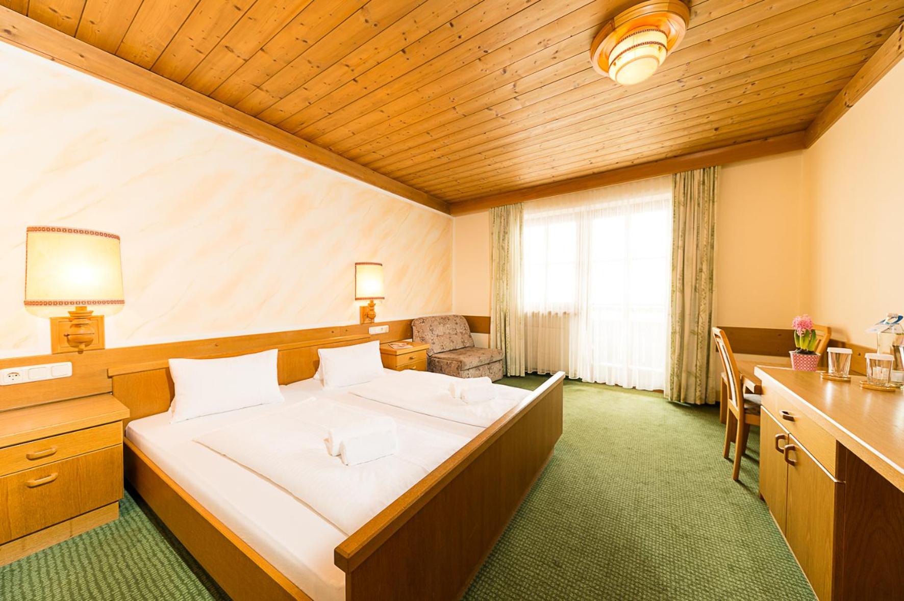 Standard Double Room with Mountain View - Photo 1
