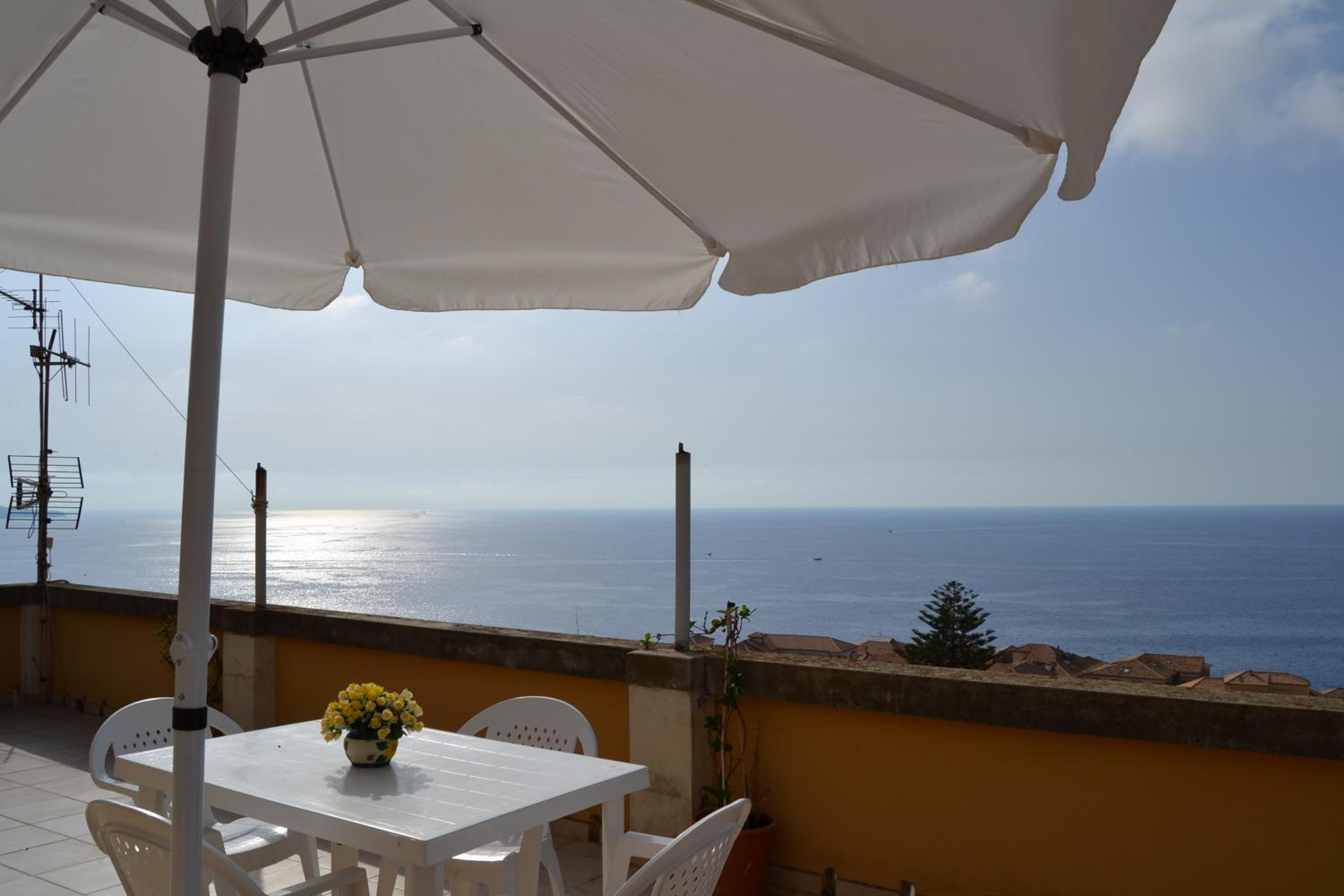 Apartment with Sea View - Photo 8