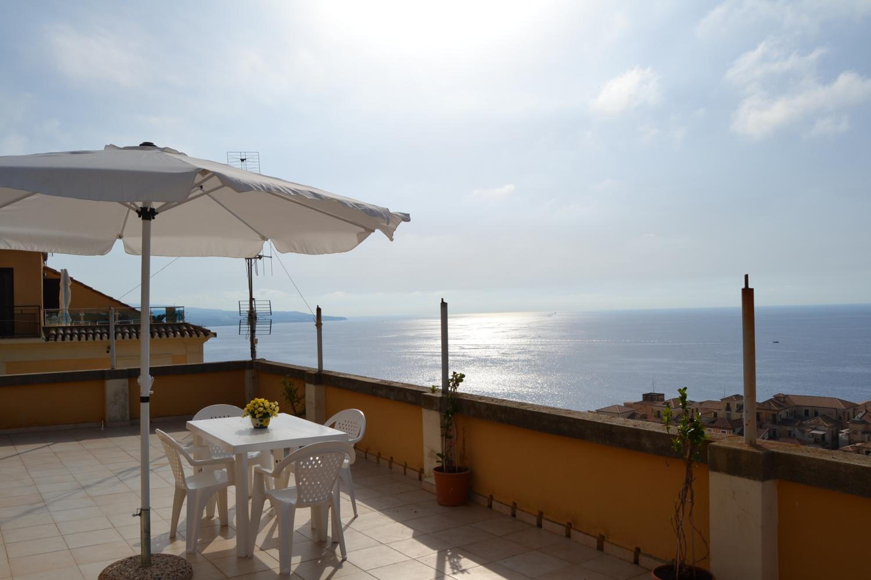 Apartment with Sea View - Photo 9
