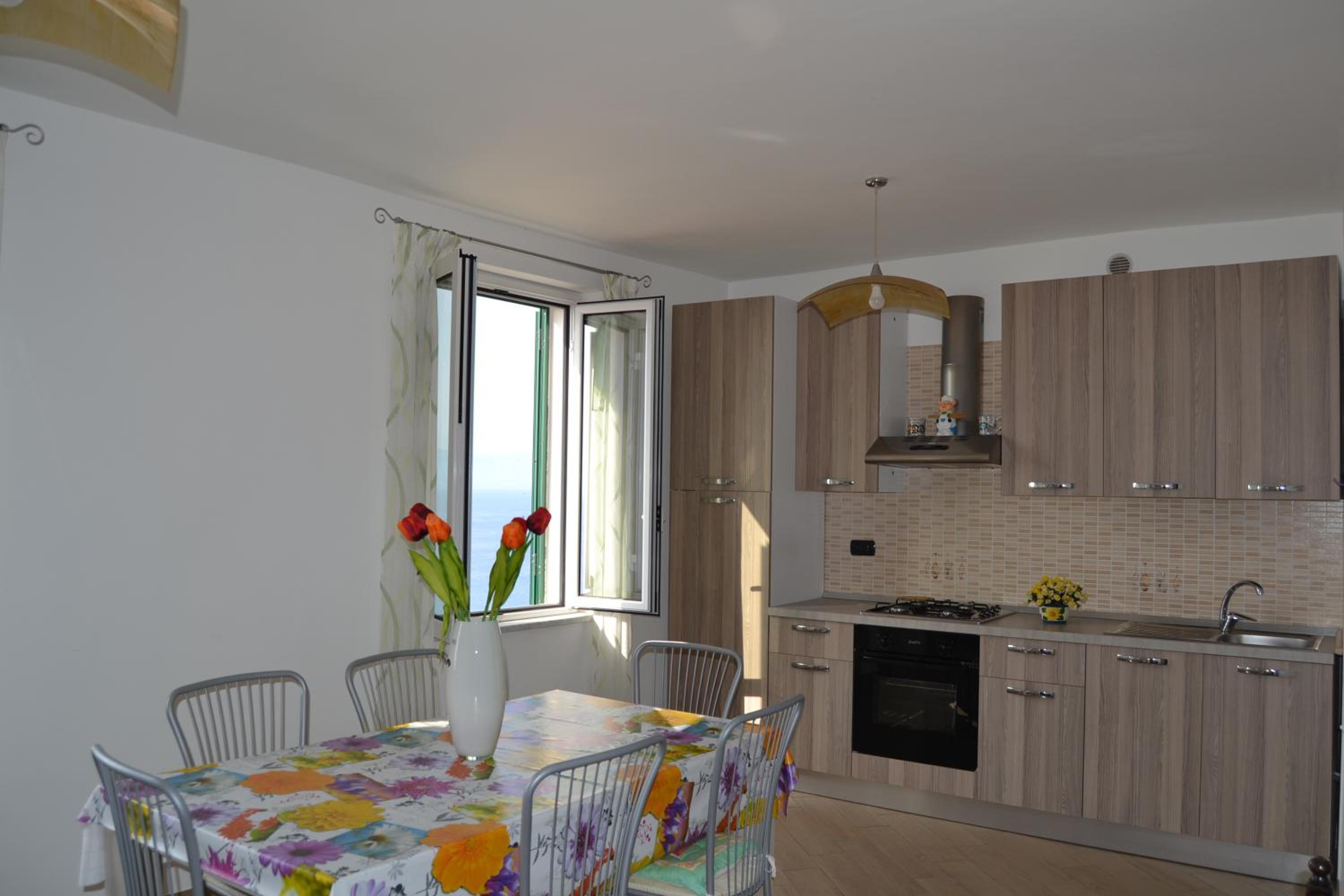 Apartment with Sea View - Photo 12