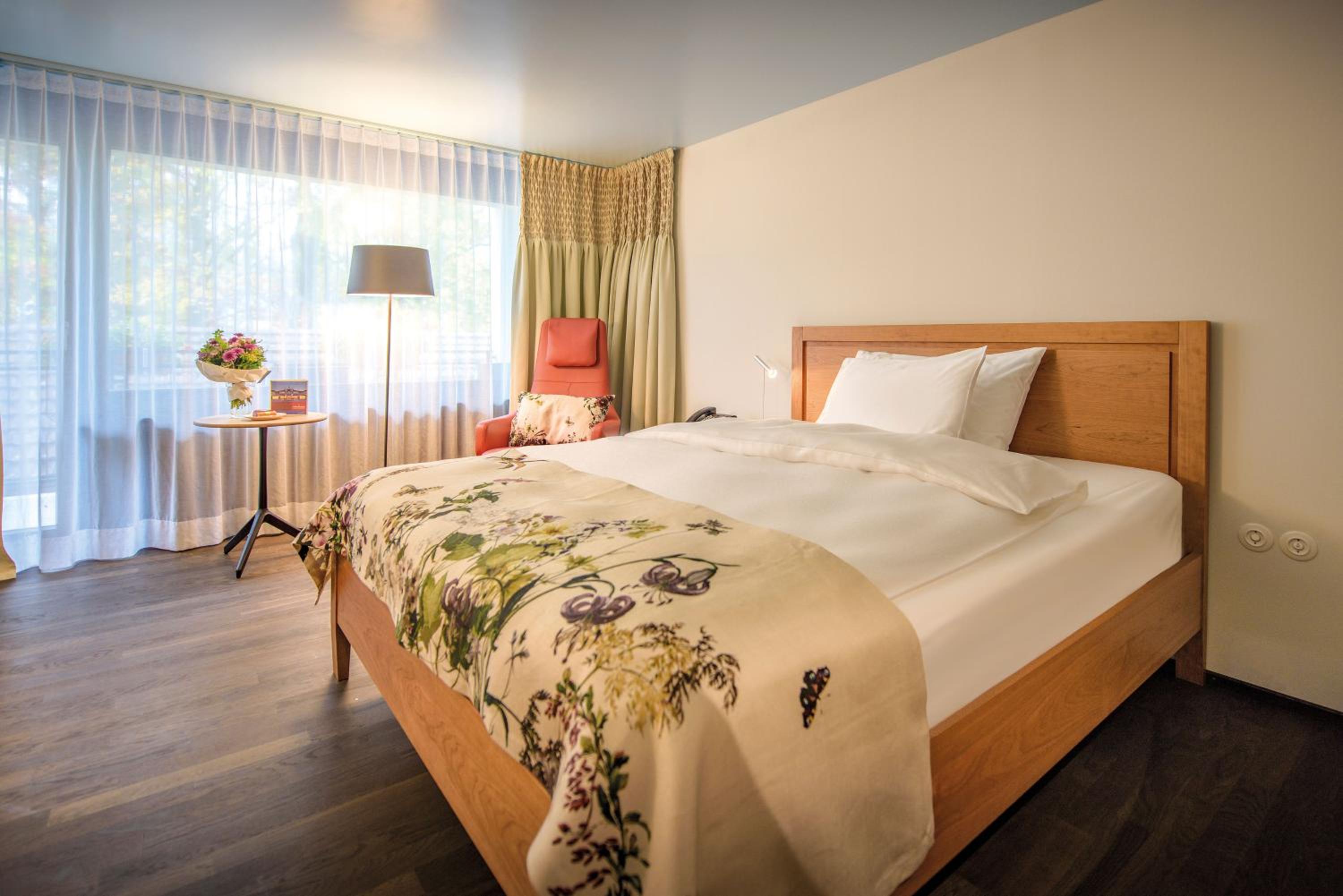 Standard Room with Balcony - Photo 2