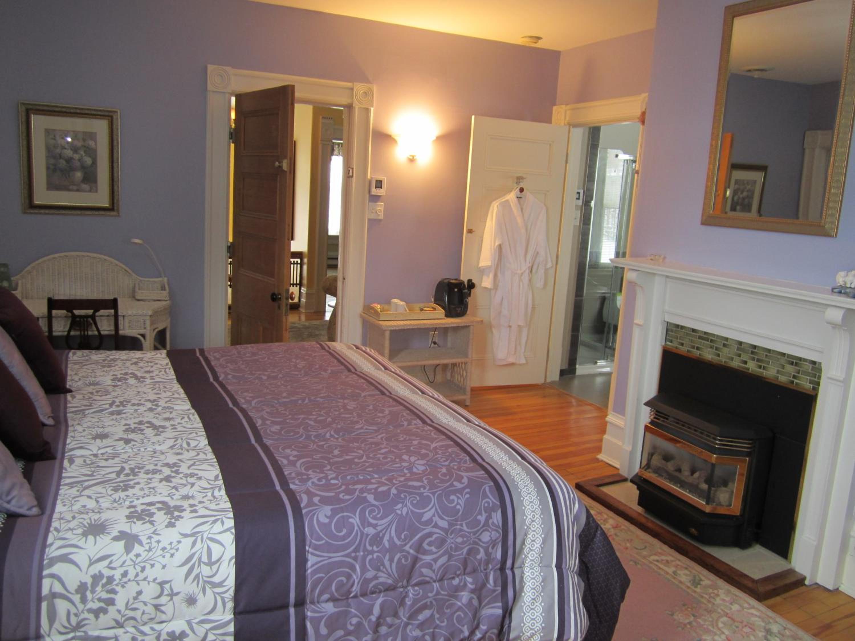 Deluxe King Room photo 2