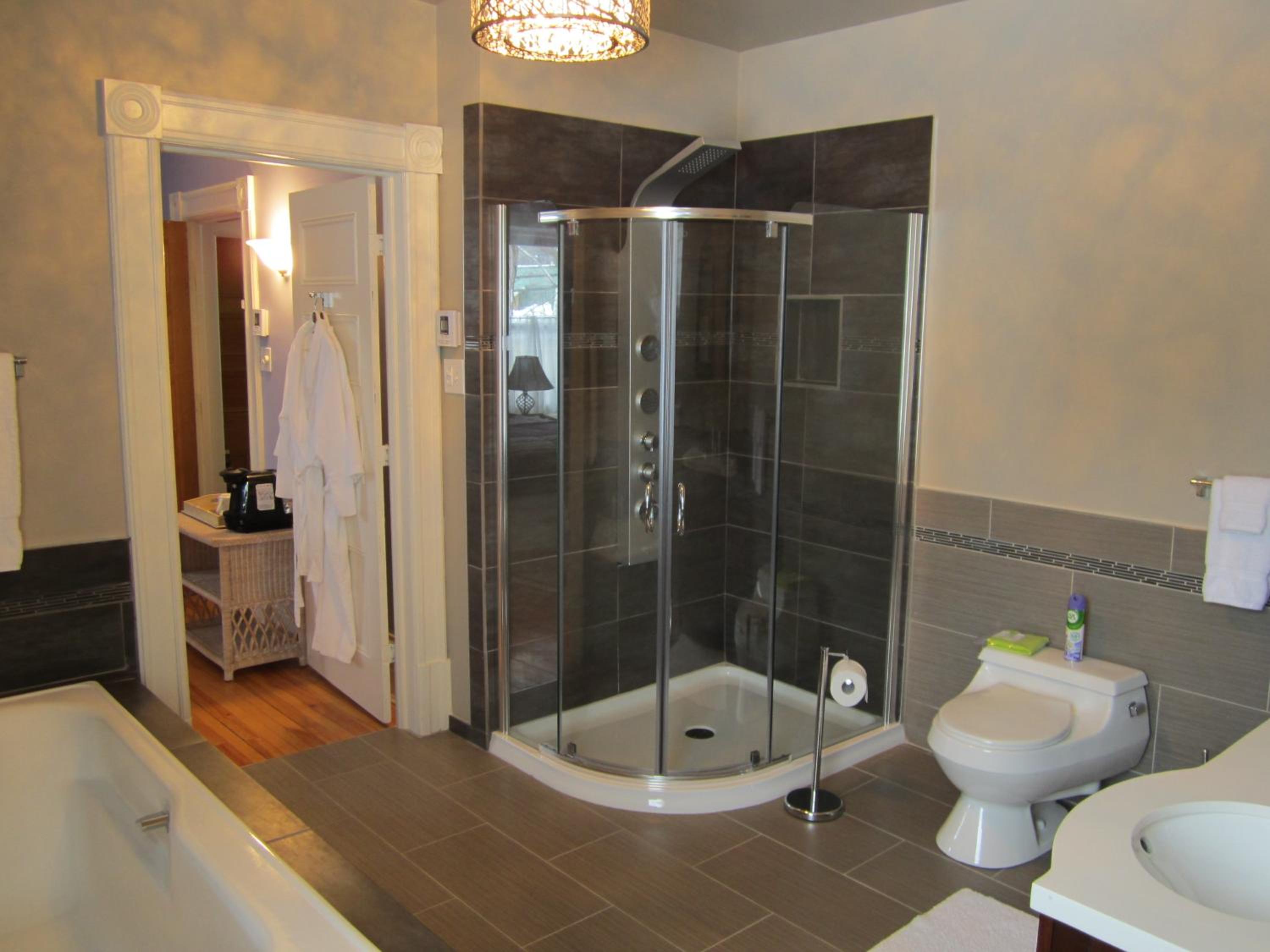 Deluxe King Room photo 2
