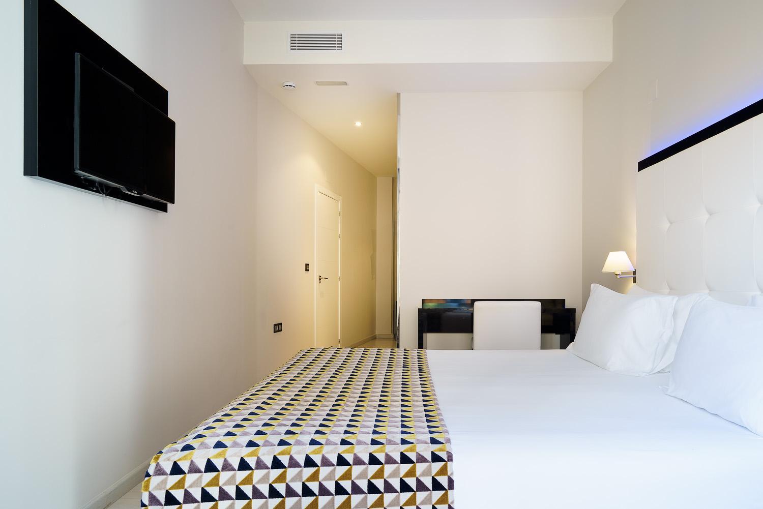 Double Room - Photo 9