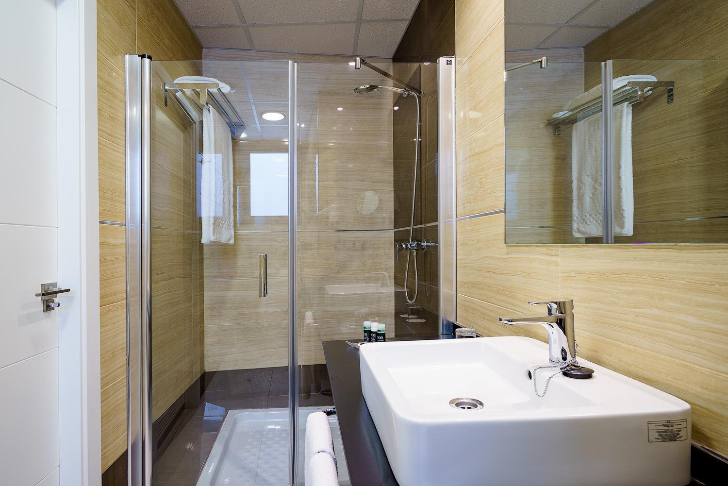 Double Room - Photo 8