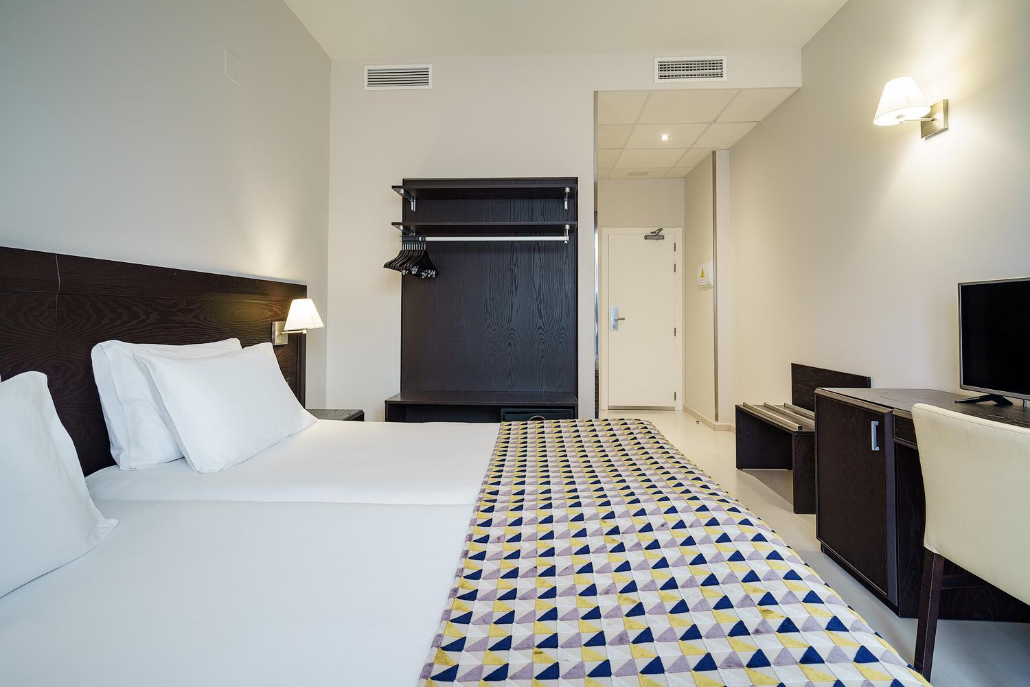 Double Room - Photo 6