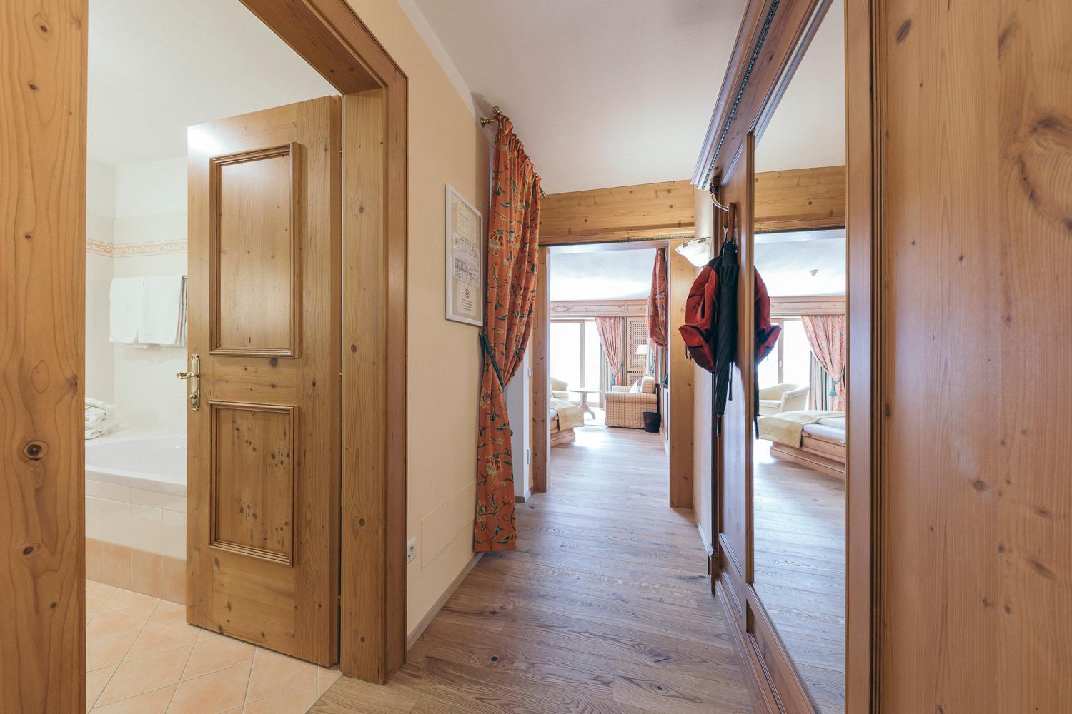 Deluxe Junior Suite photo 3