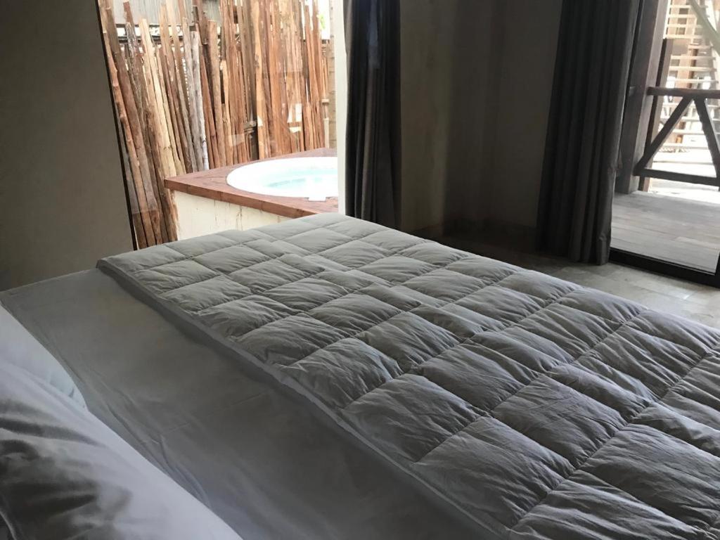 Deluxe Double Room with Side Sea View