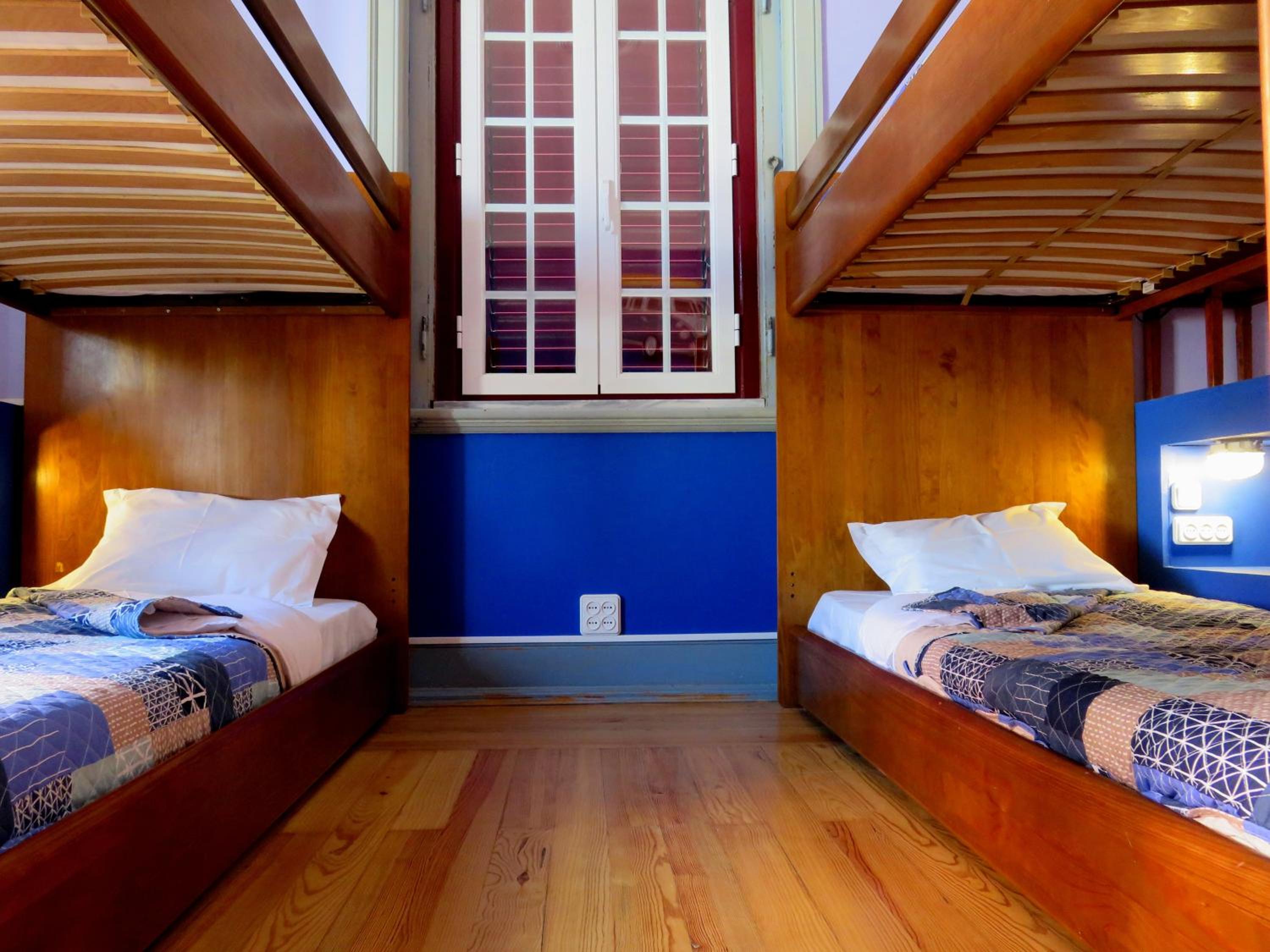 Quadruple Room with Private Bathroom photo 2