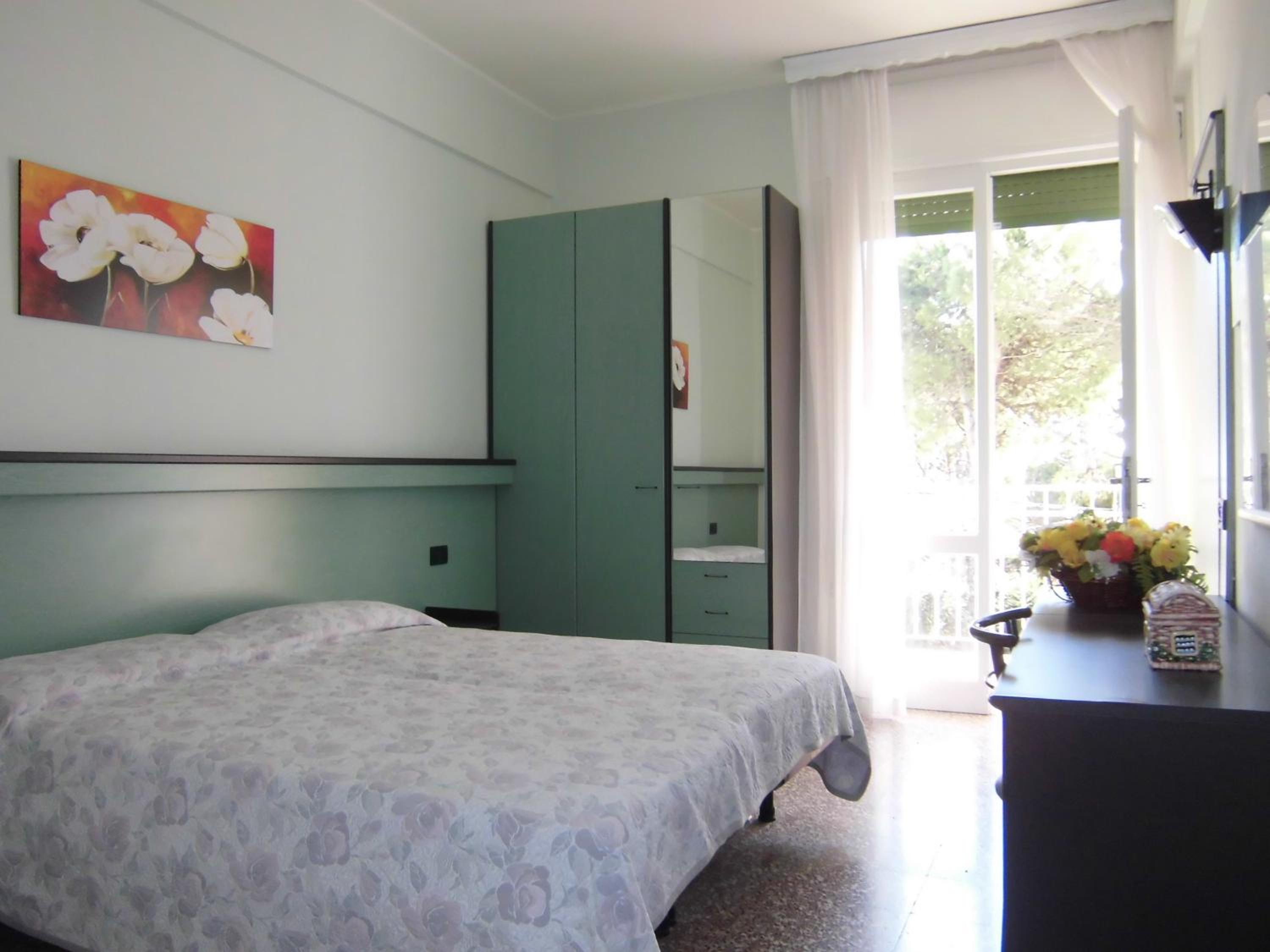 Classic Double or Twin Room with Terrace