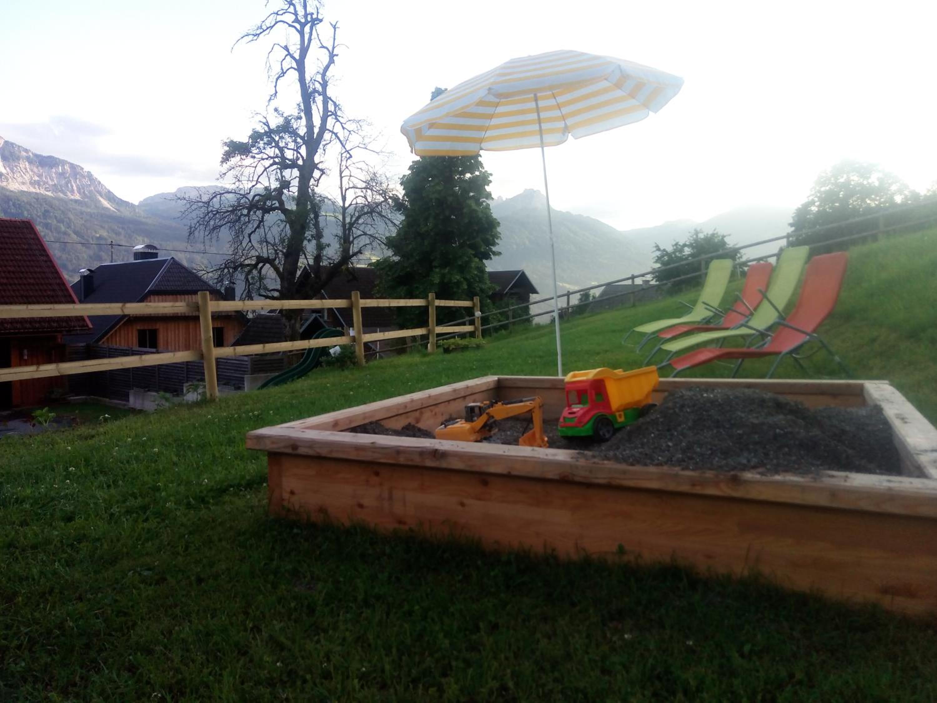 Apartment with Mountain View - Photo 9