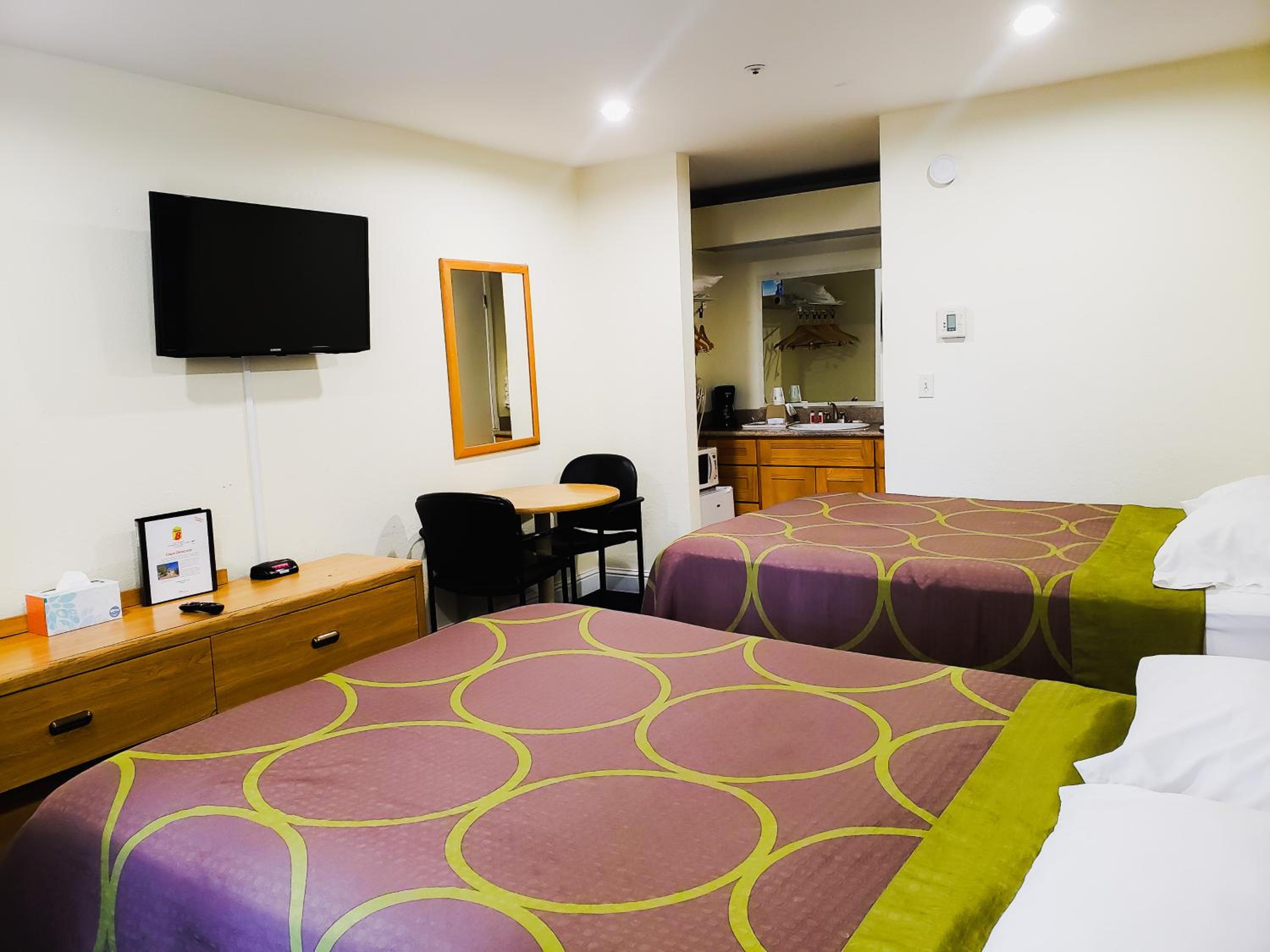Double Room with Two Double Beds - Non-Smoking photo 2