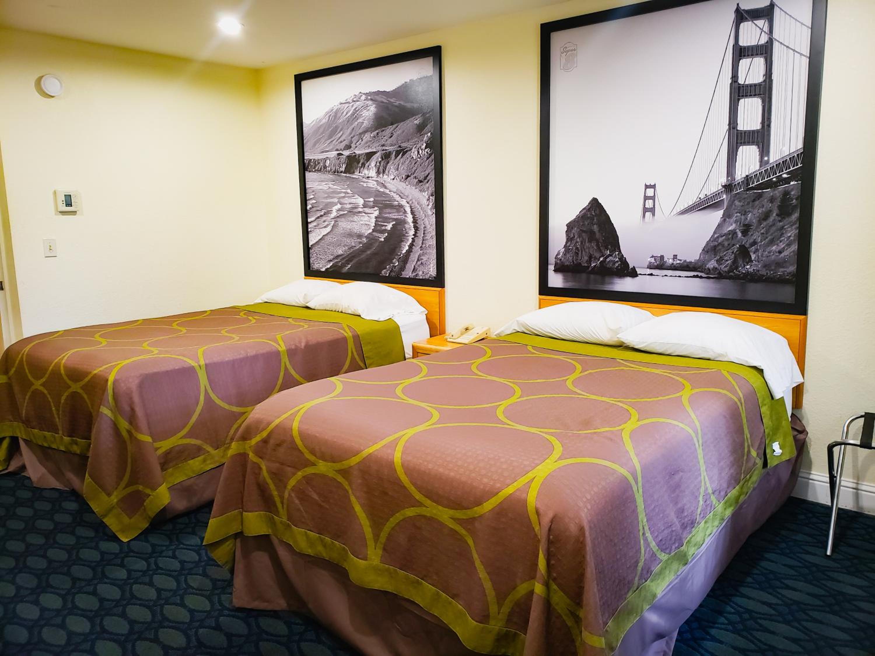 Double Room with Two Double Beds - Non-Smoking photo 3
