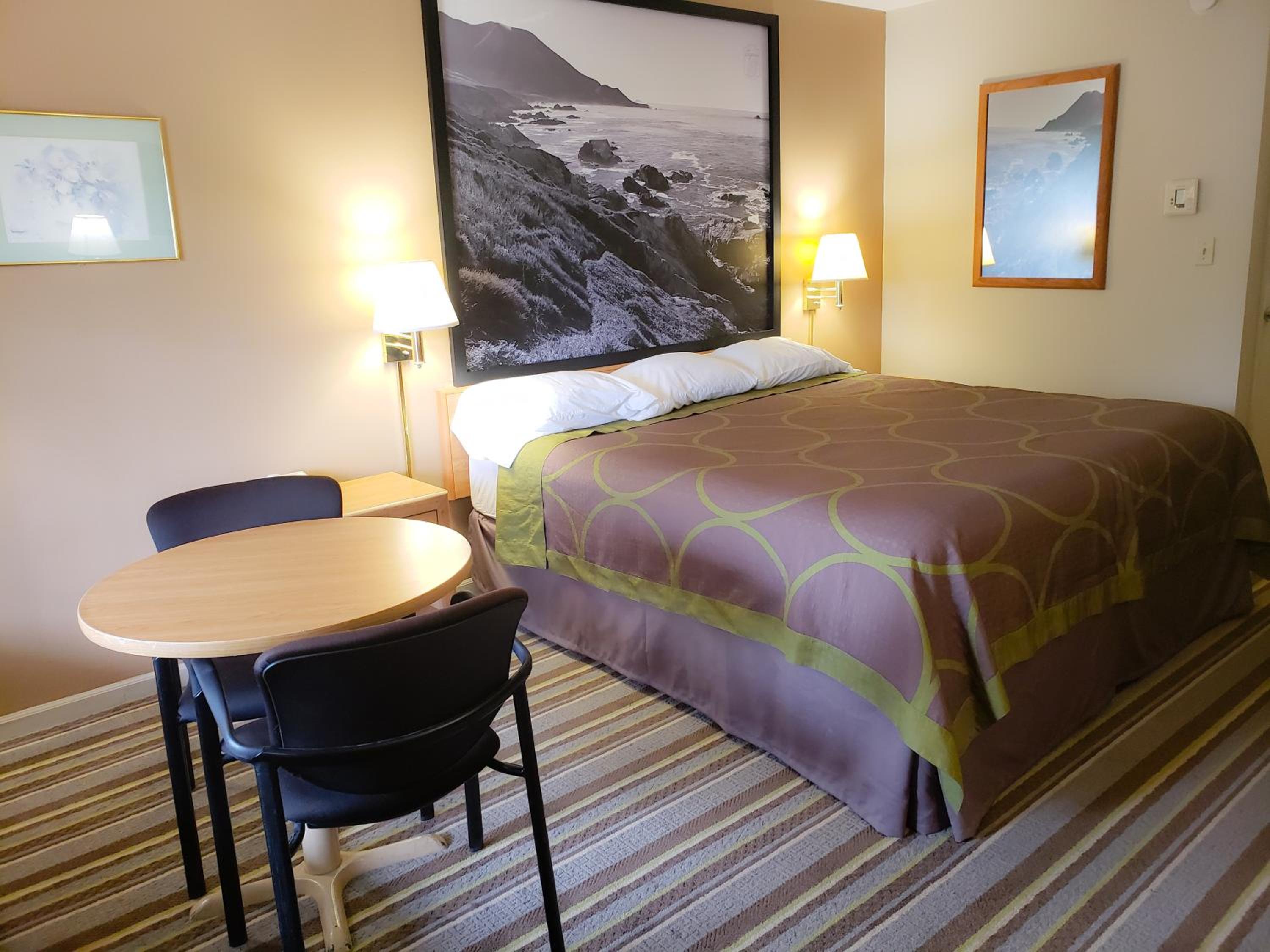 King Room - Non-Smoking photo 3
