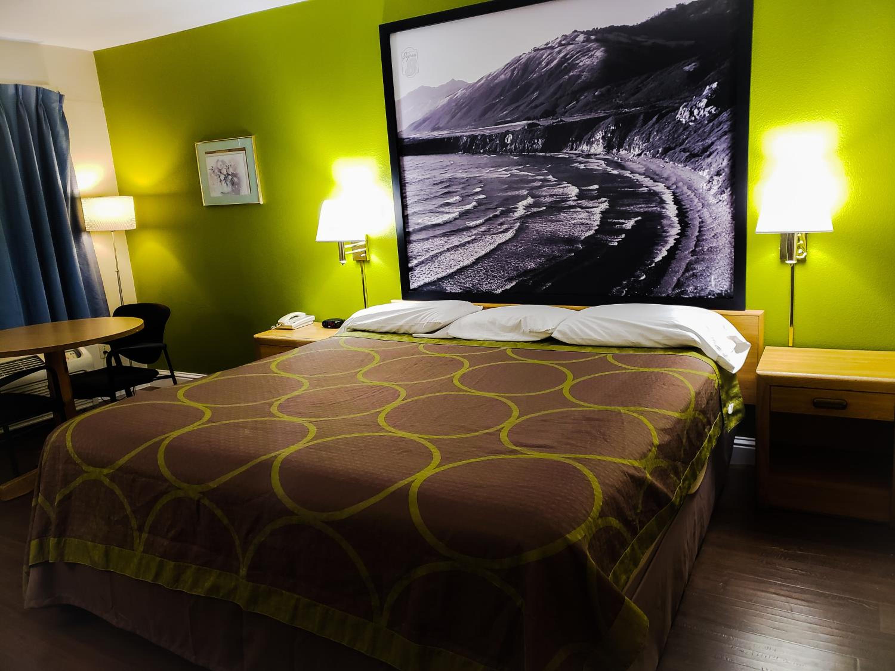 King Room - Non-Smoking photo 2