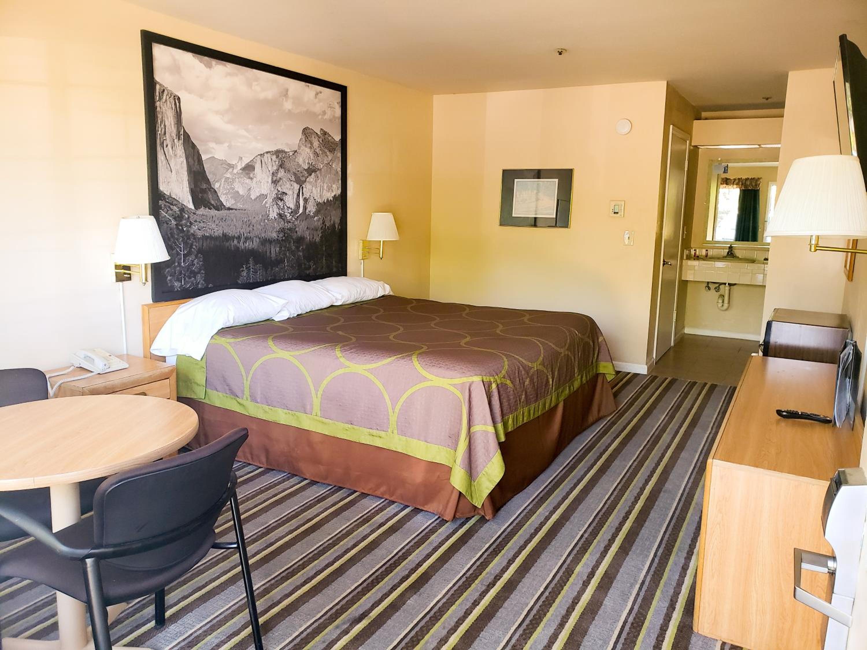 King Room - Mobility Access/Non-Smoking photo 2