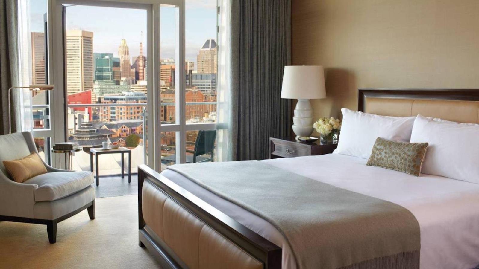 King Room with Balcony and Harbor View - Photo 2