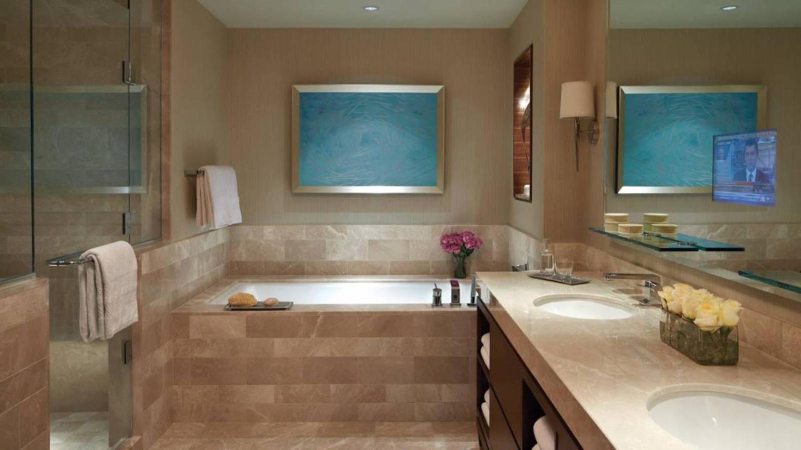 Premier King room with Harbor View - Photo 3