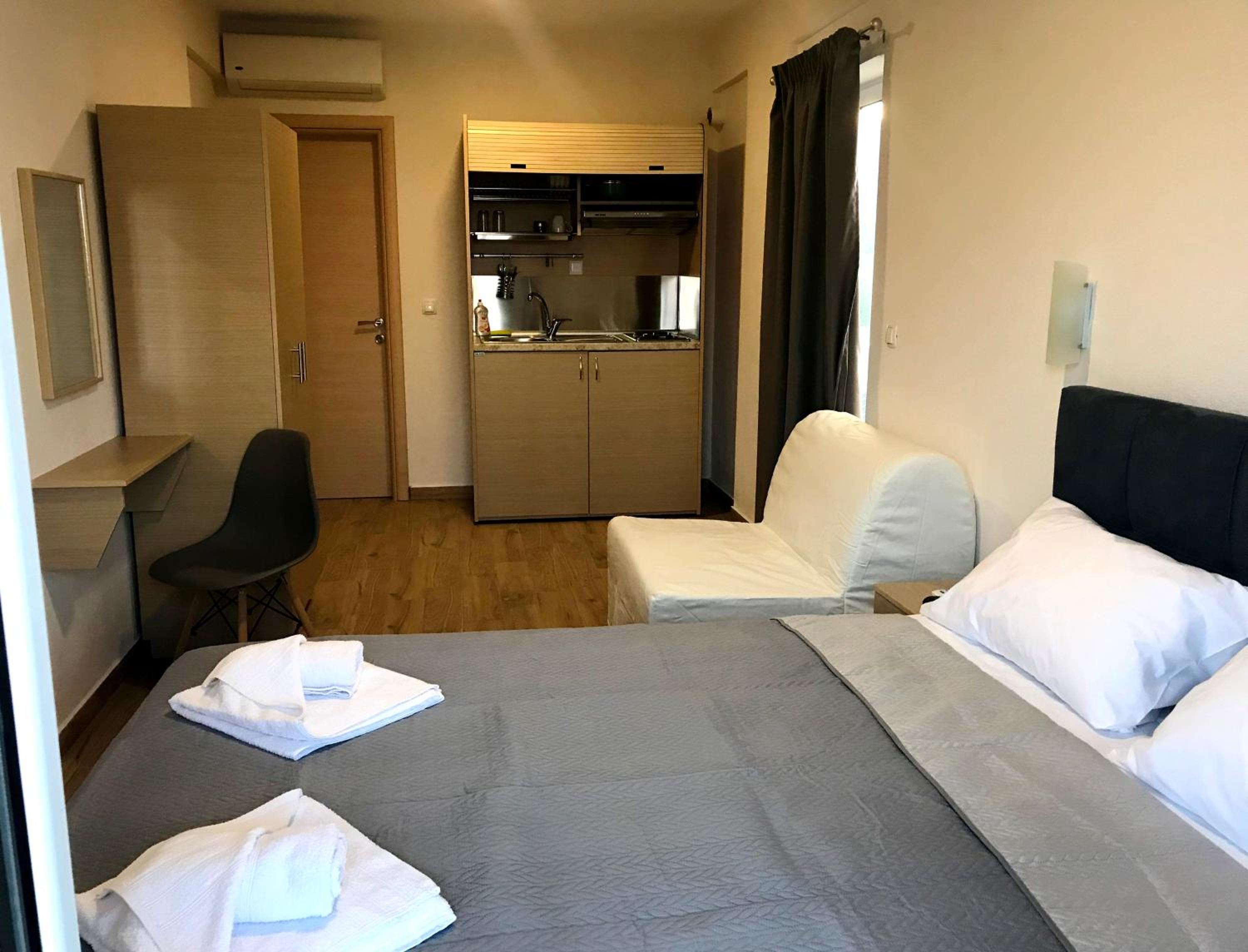 Standard Double Room photo 3