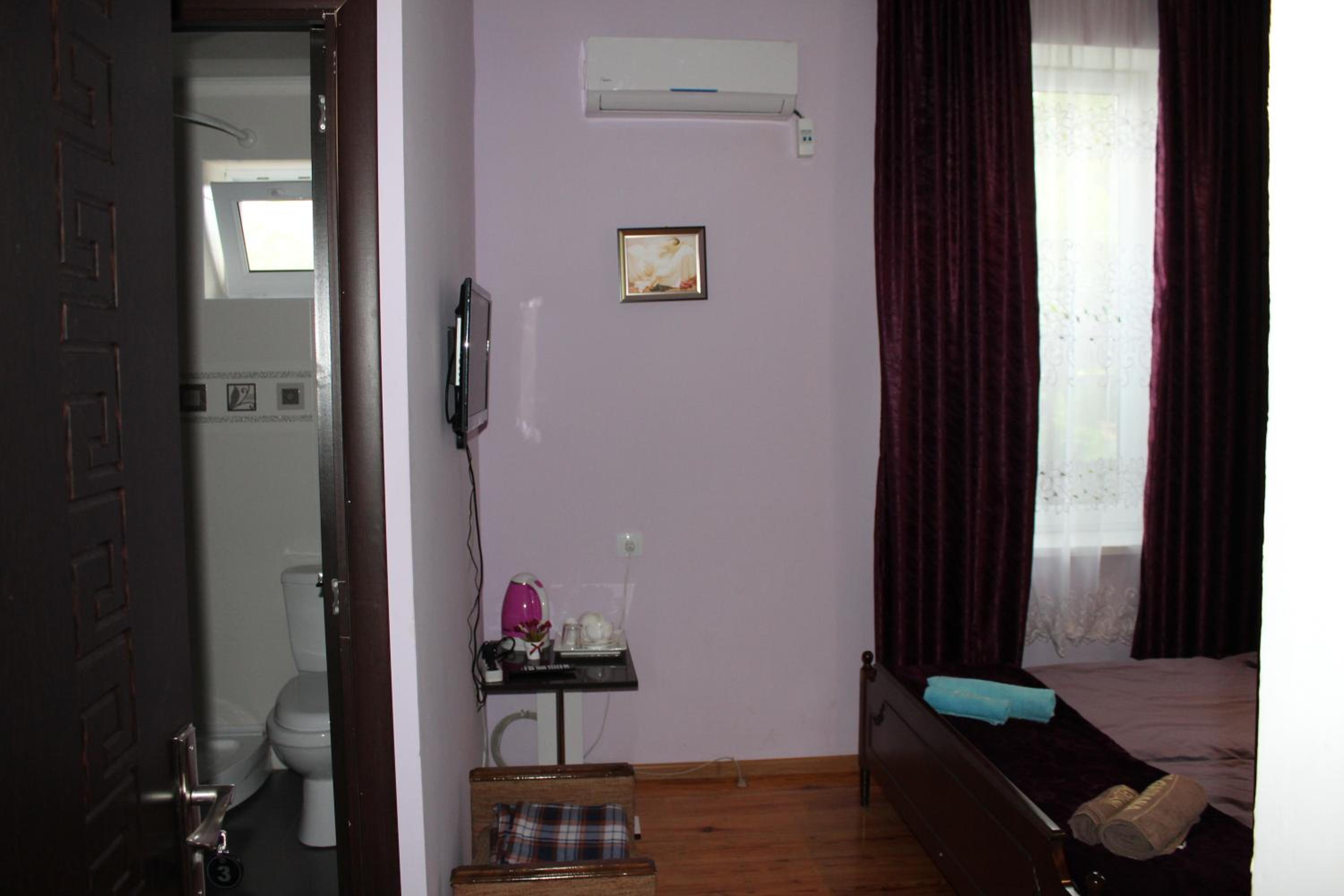Double Room With Private Bathroom photo 1