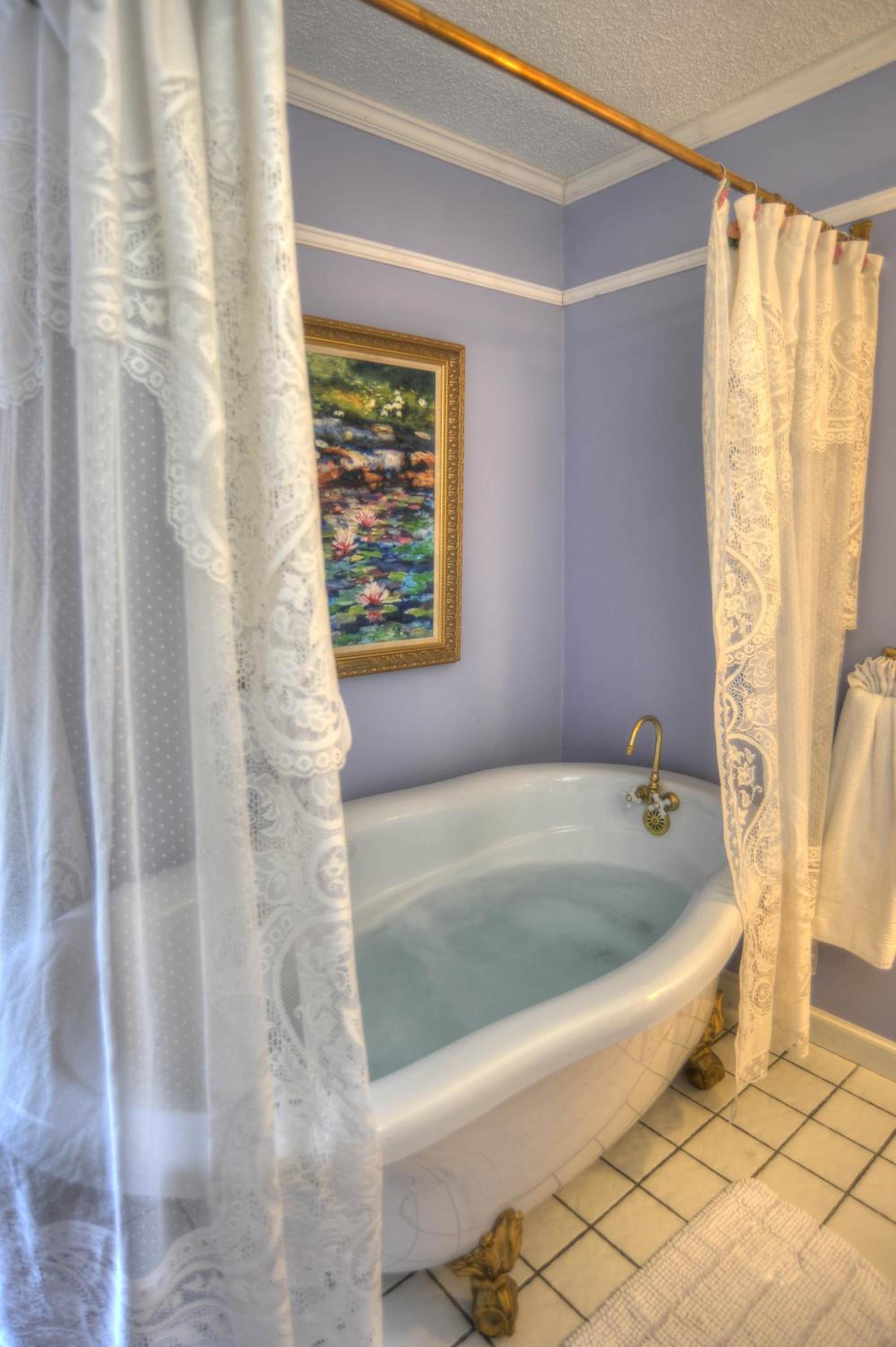 Queen Room with Spa Bath photo 2