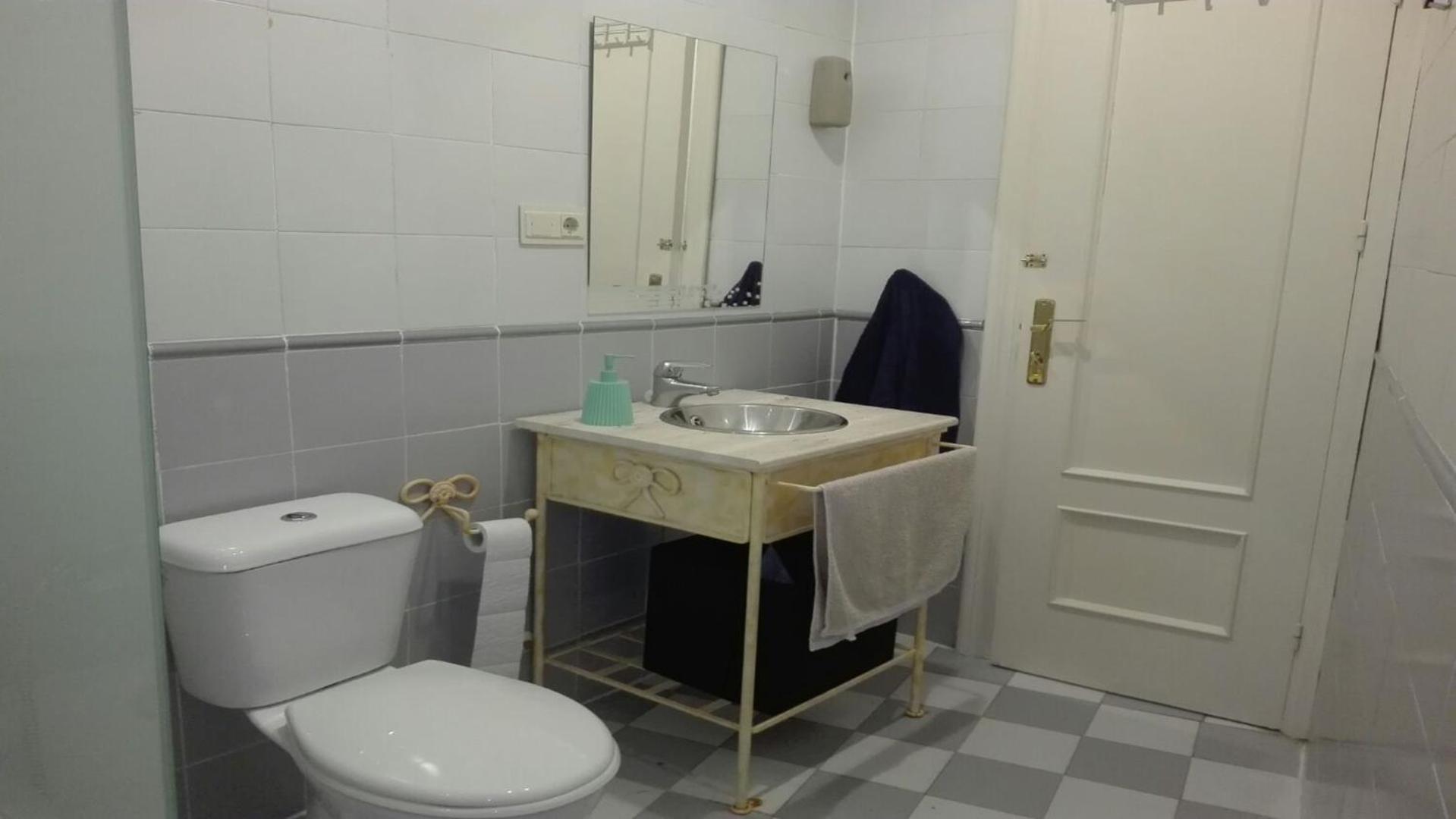 Studio Apartment - Photo 6