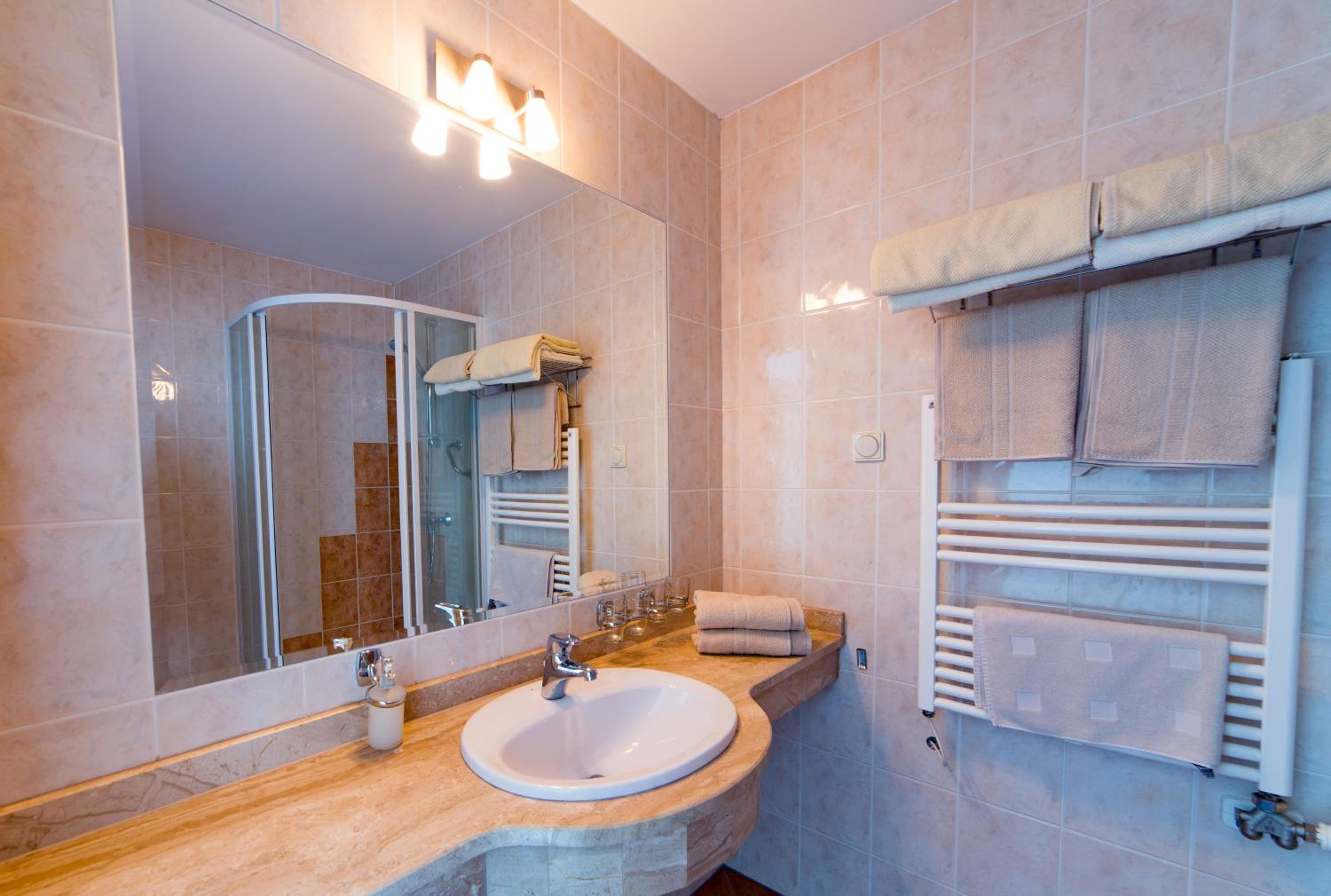 Double Room with Pool View - Photo 2