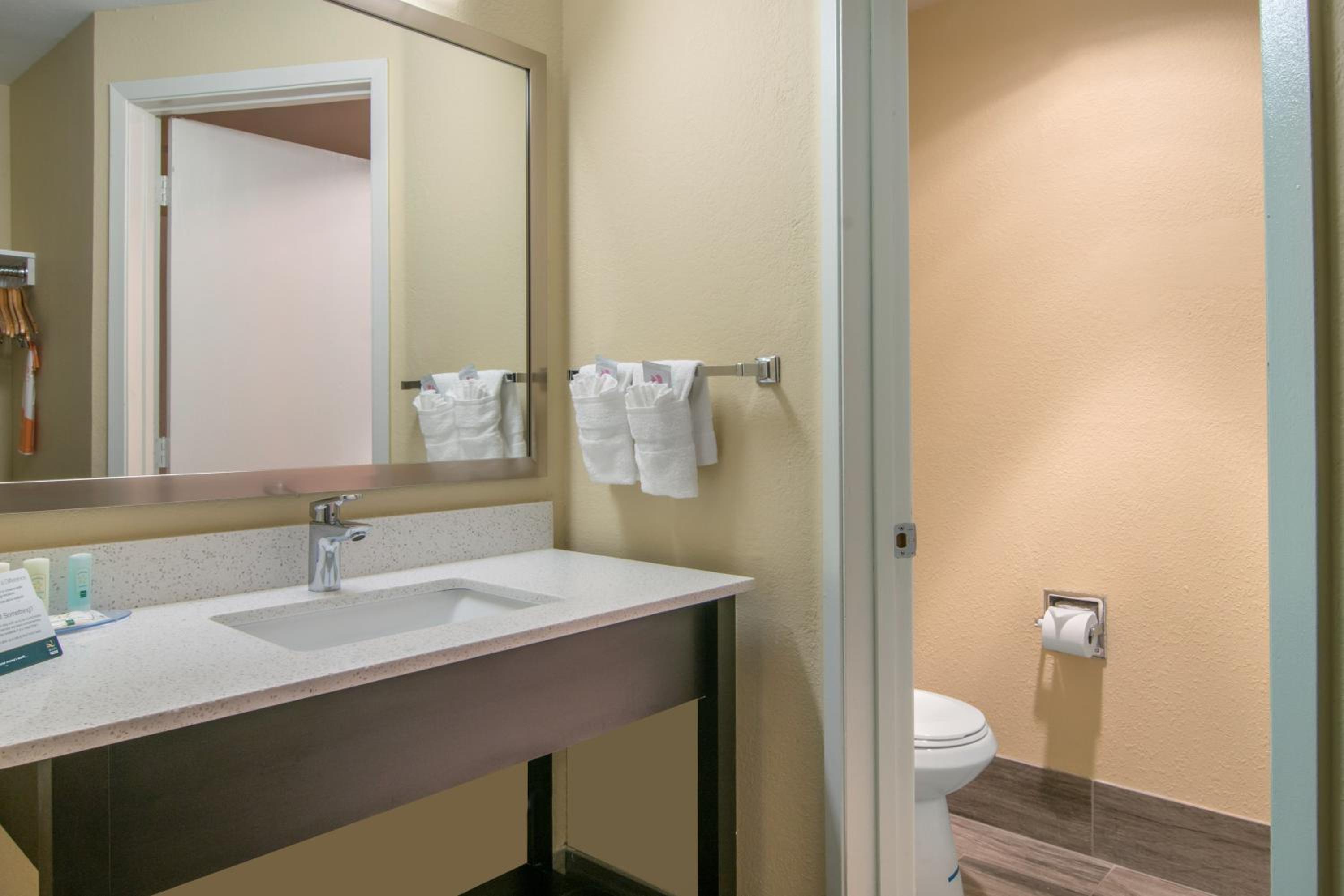 King Room - Disability Access/Non-Smoking - Photo 14
