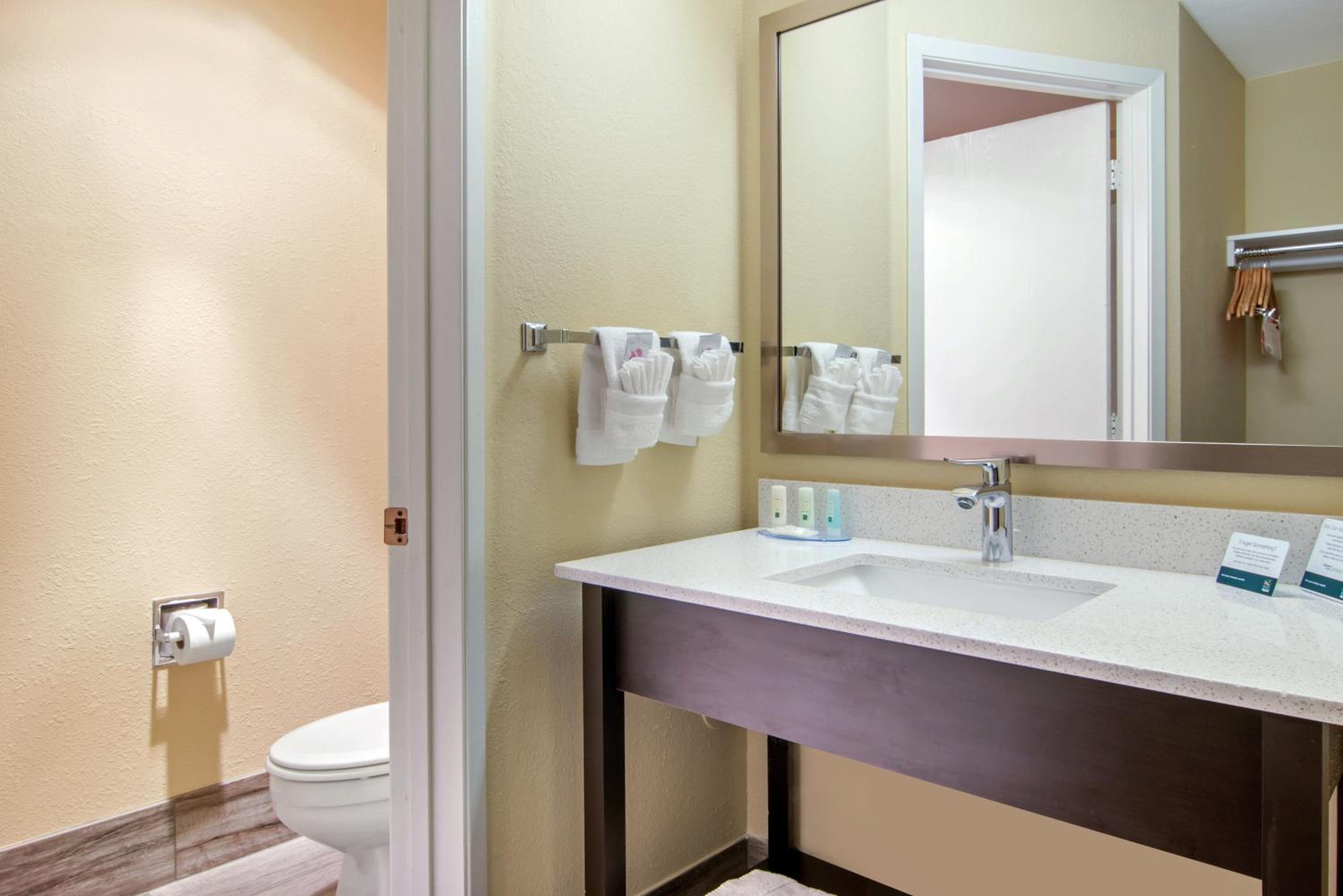 King Room - Disability Access/Non-Smoking - Photo 13
