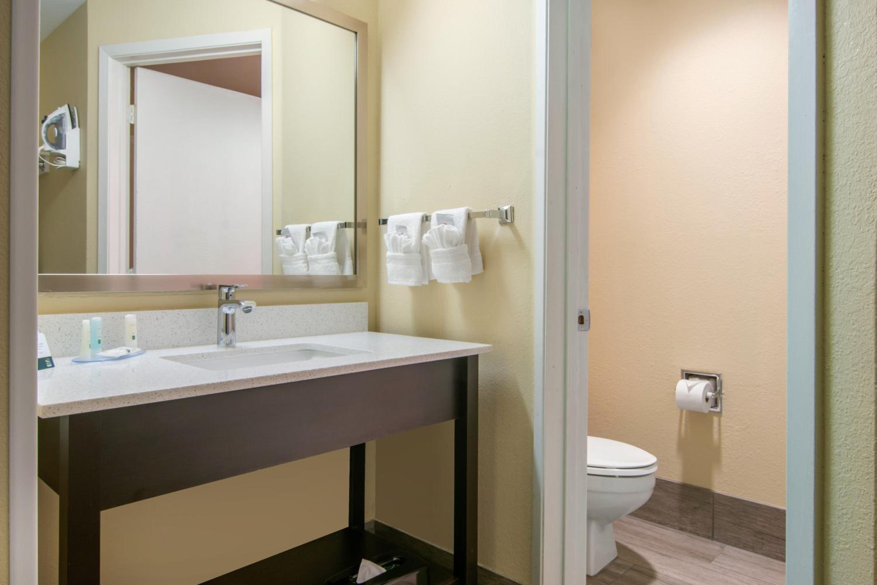King Room - Disability Access/Non-Smoking - Photo 6