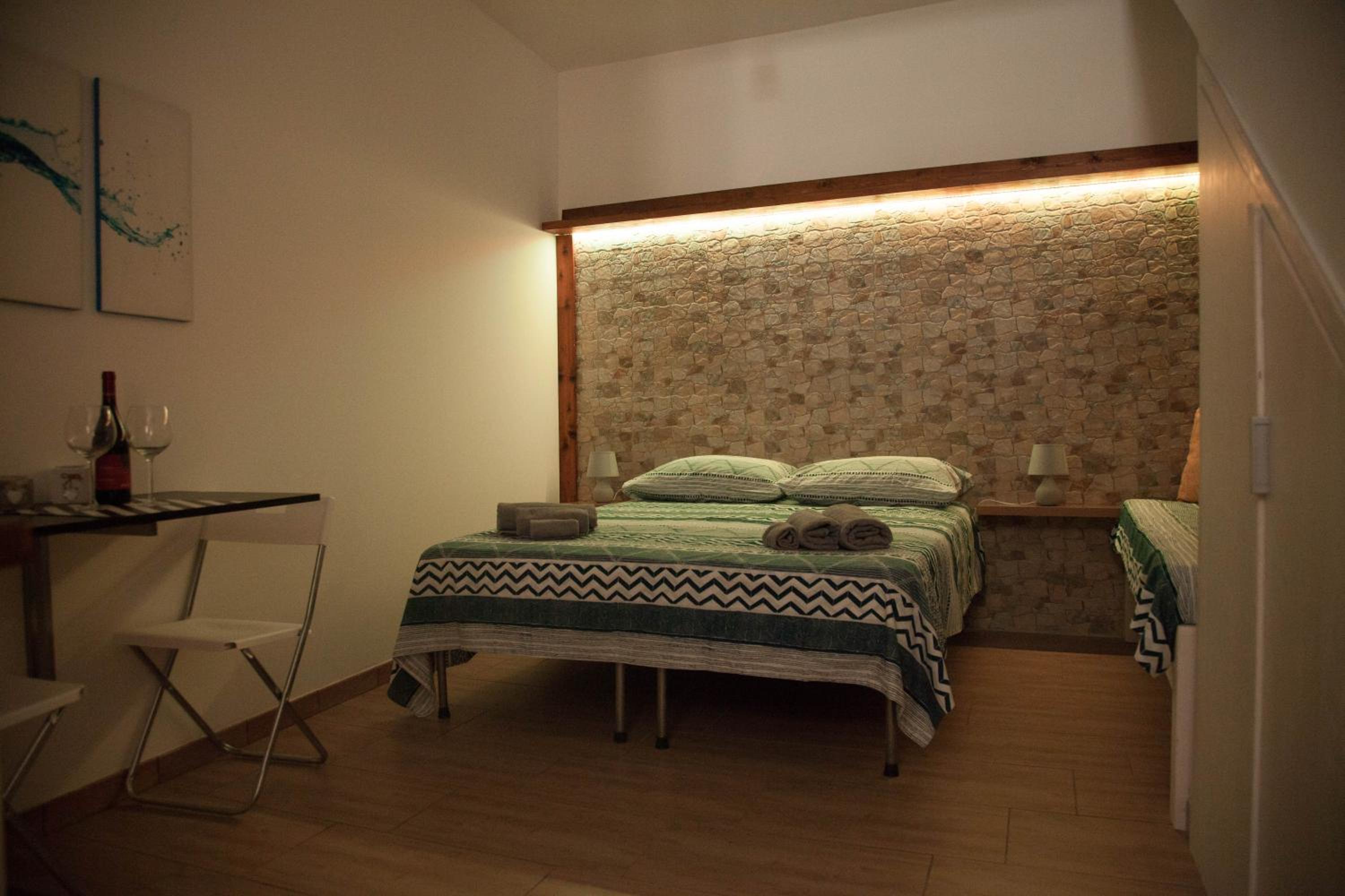 One-Bedroom House photo 1