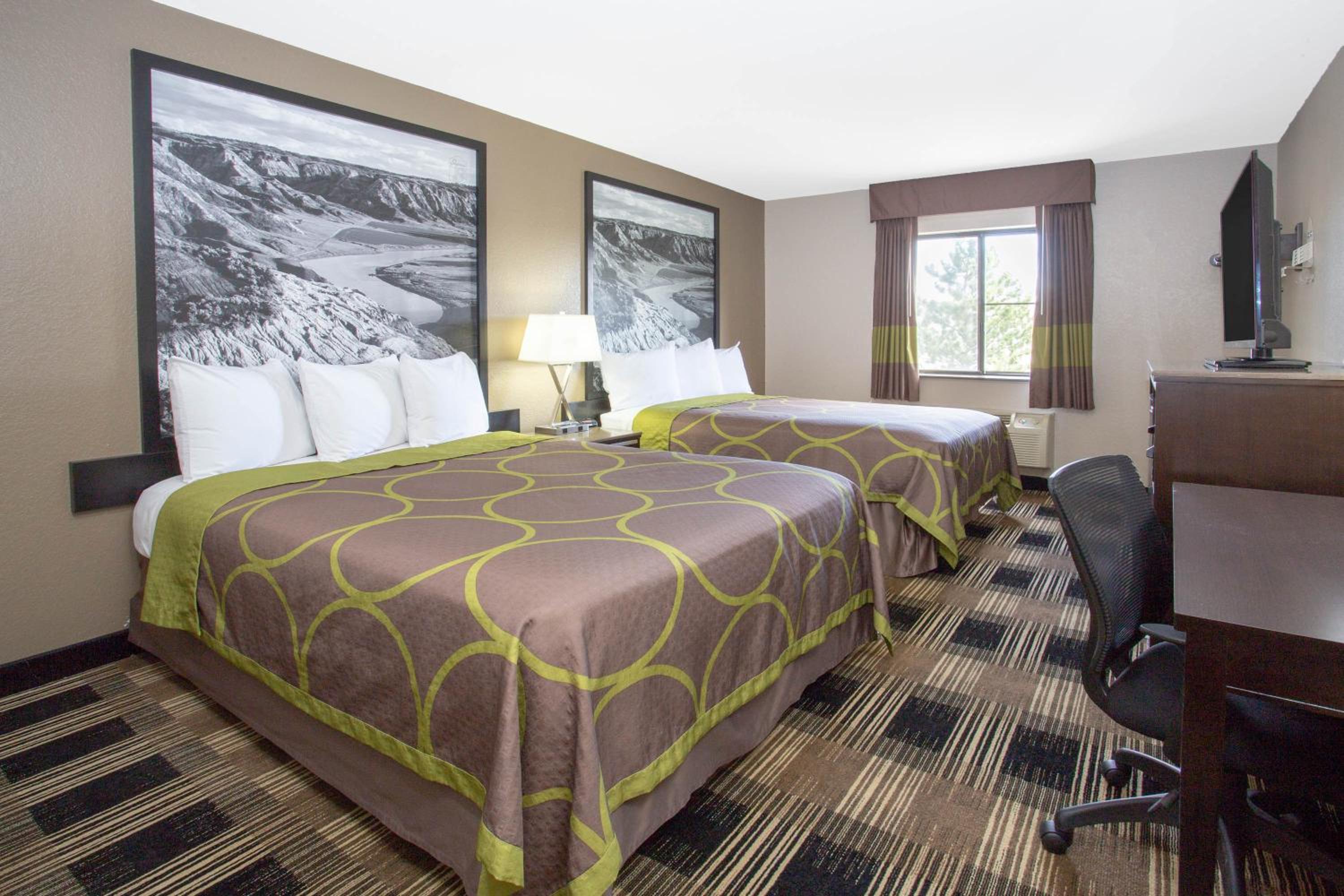 Queen Room with Two Queen Beds - Non-Smoking - Photo 1