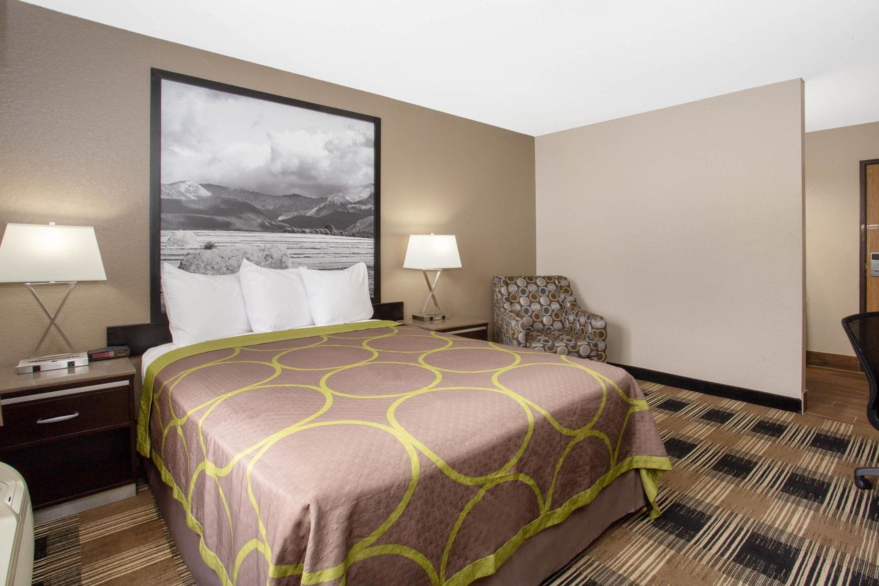 Queen Room - Non-Smoking - Photo 1