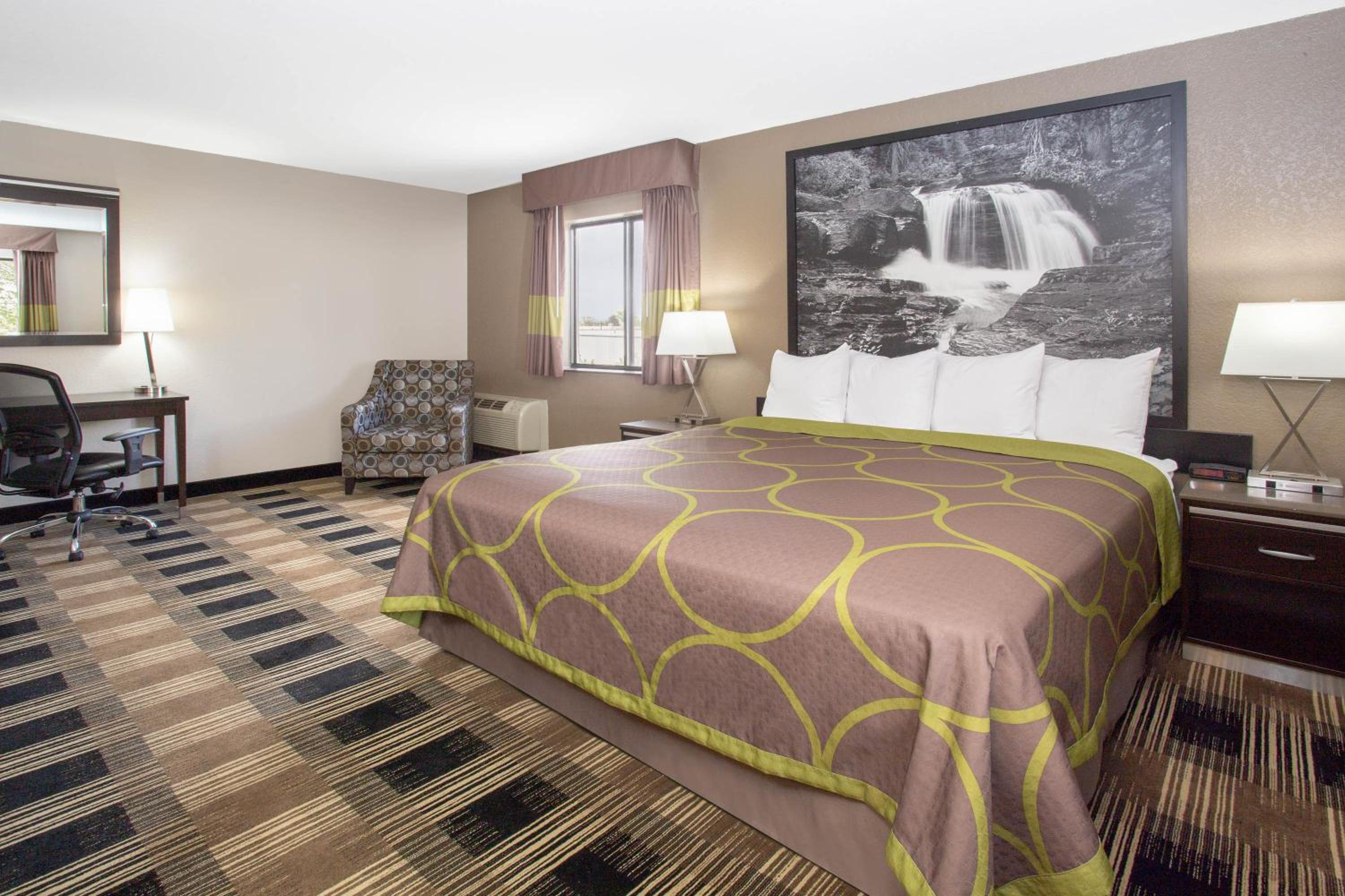King Room - Non-Smoking - Photo 1
