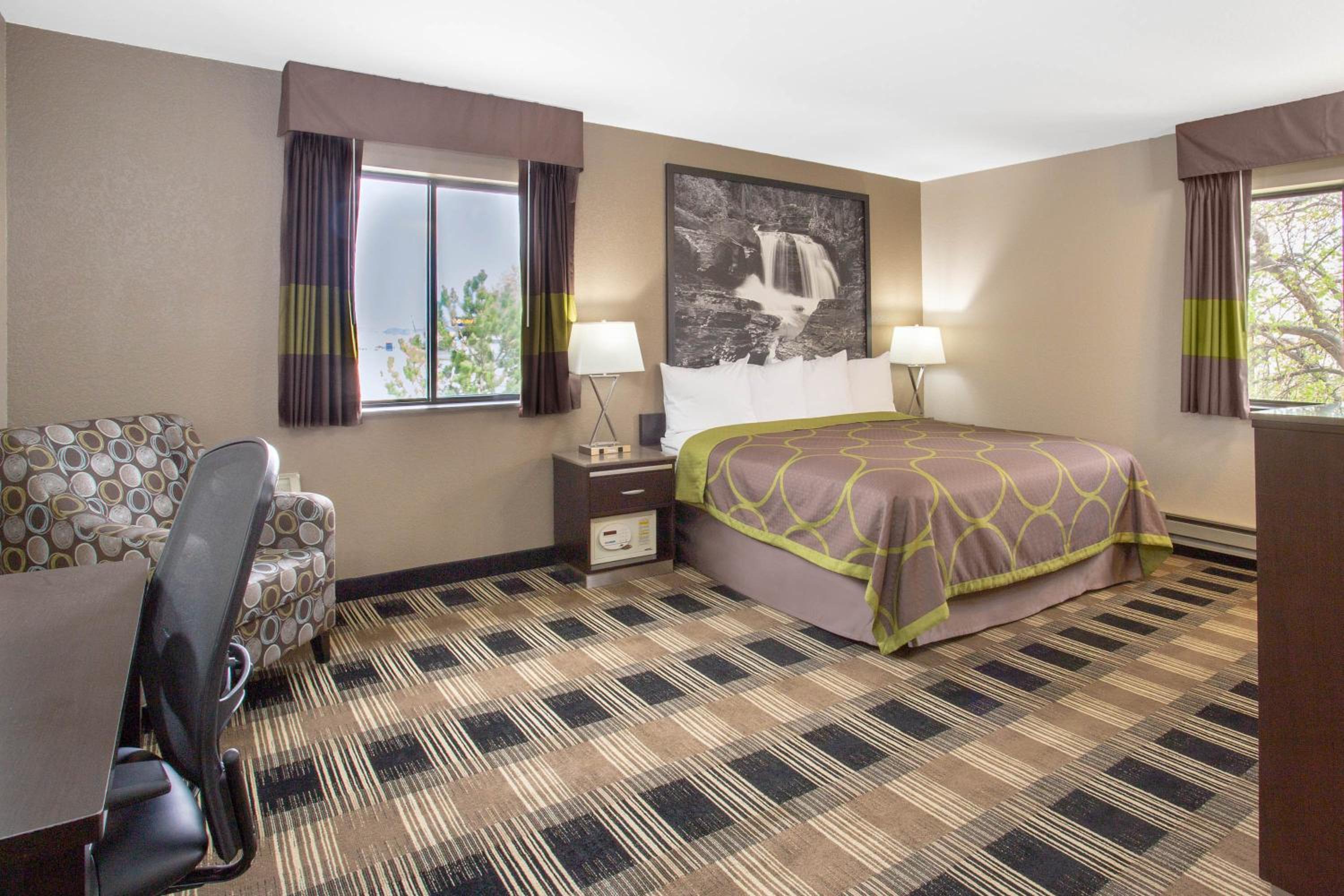 King Room - Non-Smoking - Photo 2