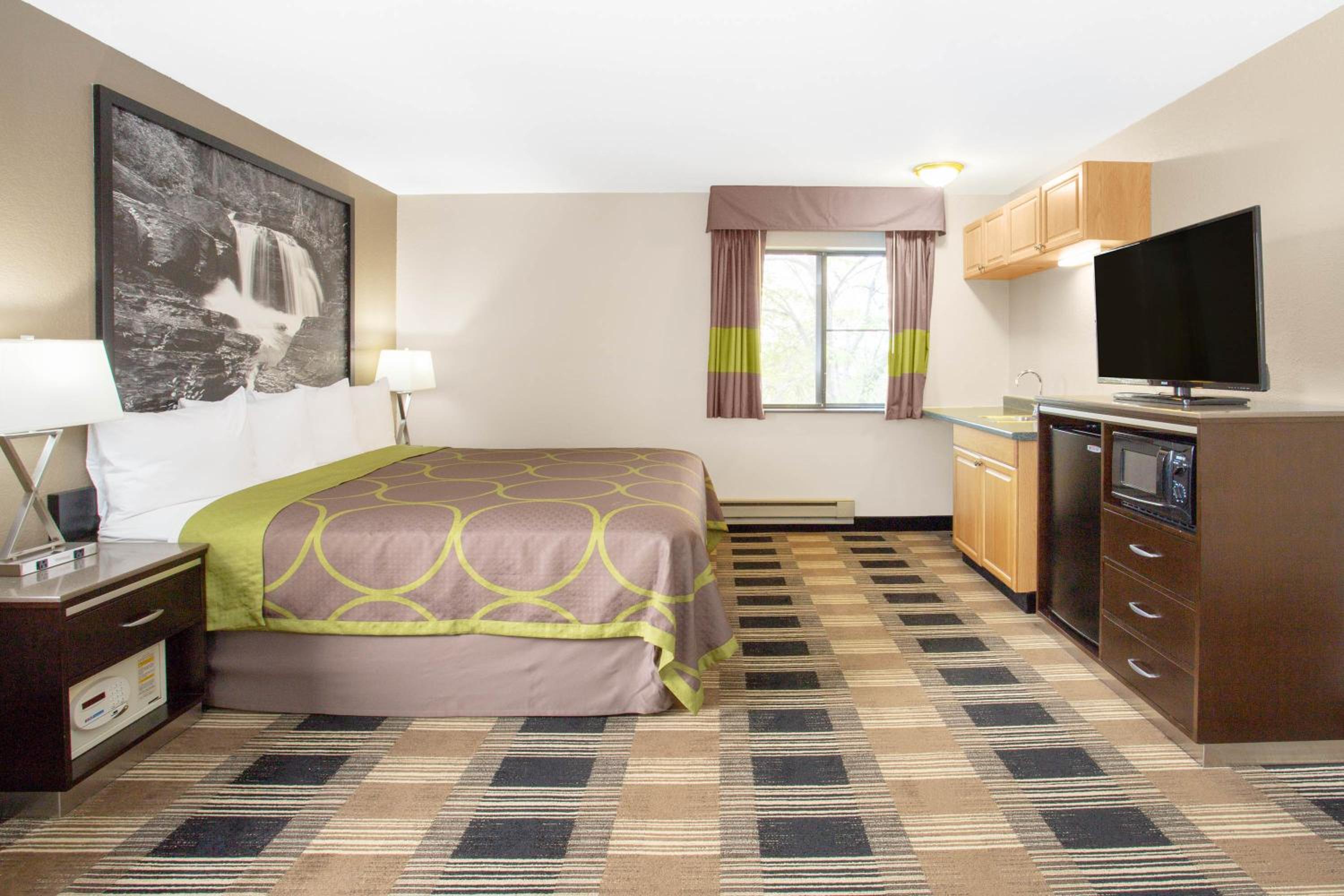 King Room - Non-Smoking - Photo 3
