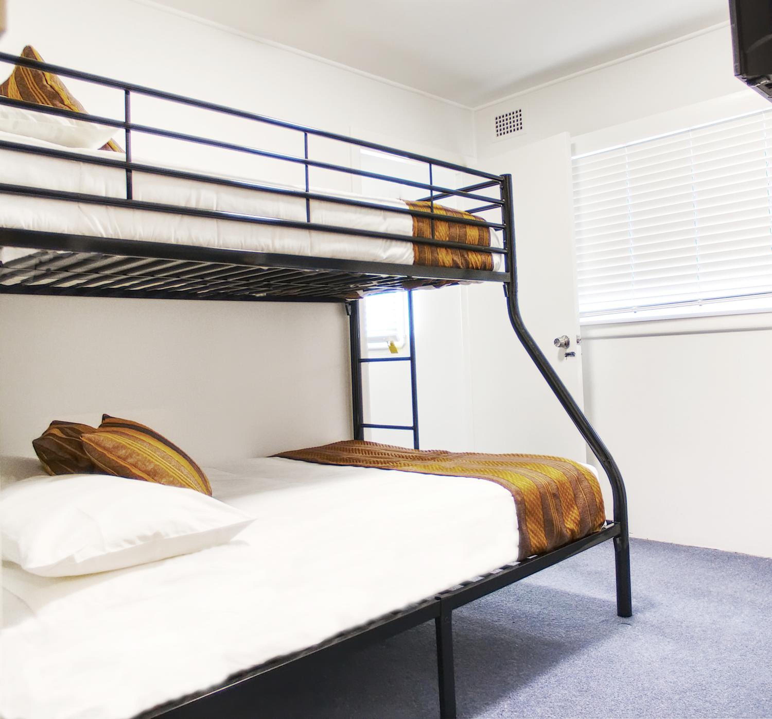 Basic Triple Room photo 3