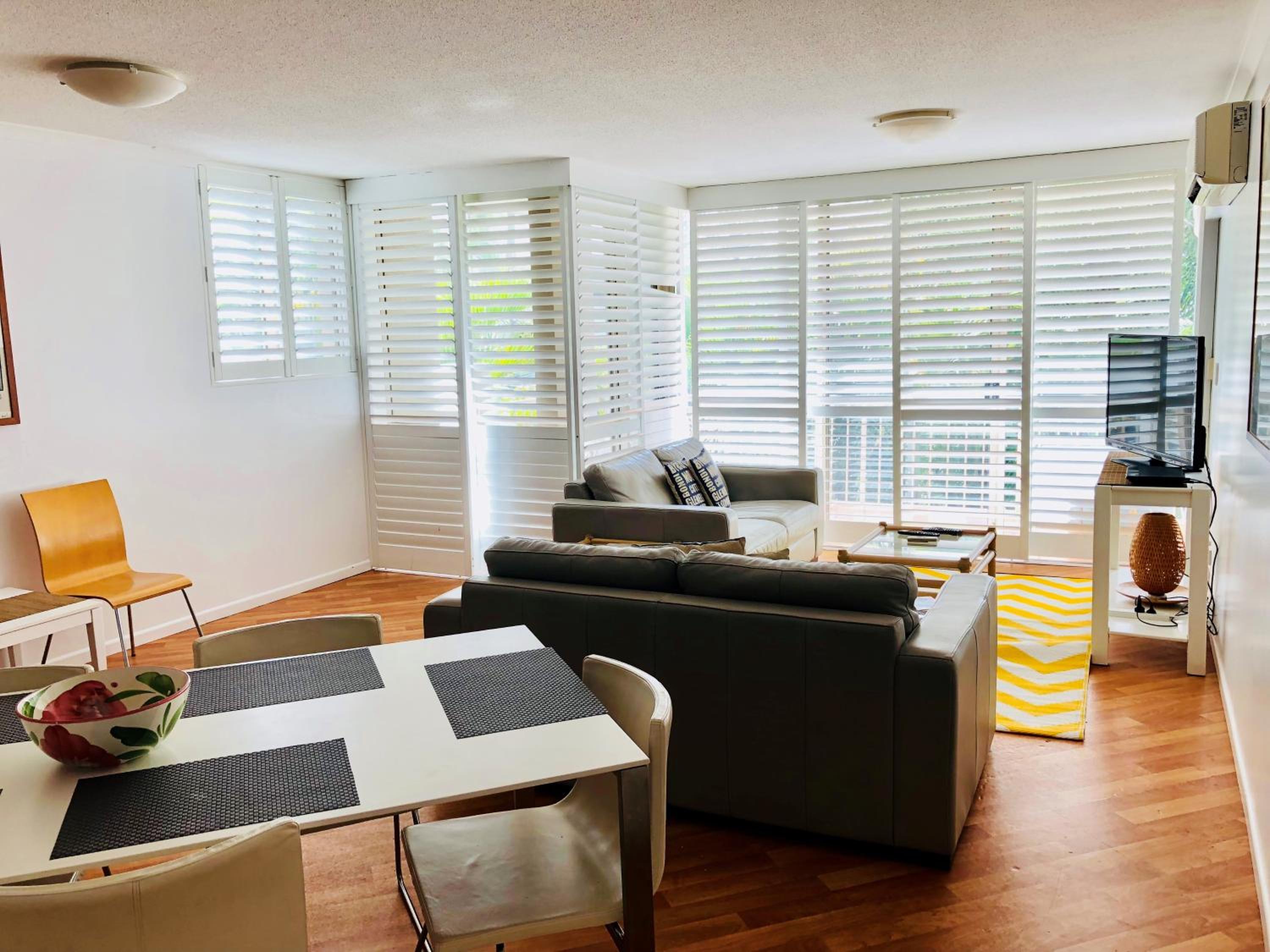 Three-Bedroom Apartment with Garden View - Non Smoking - Photo 3