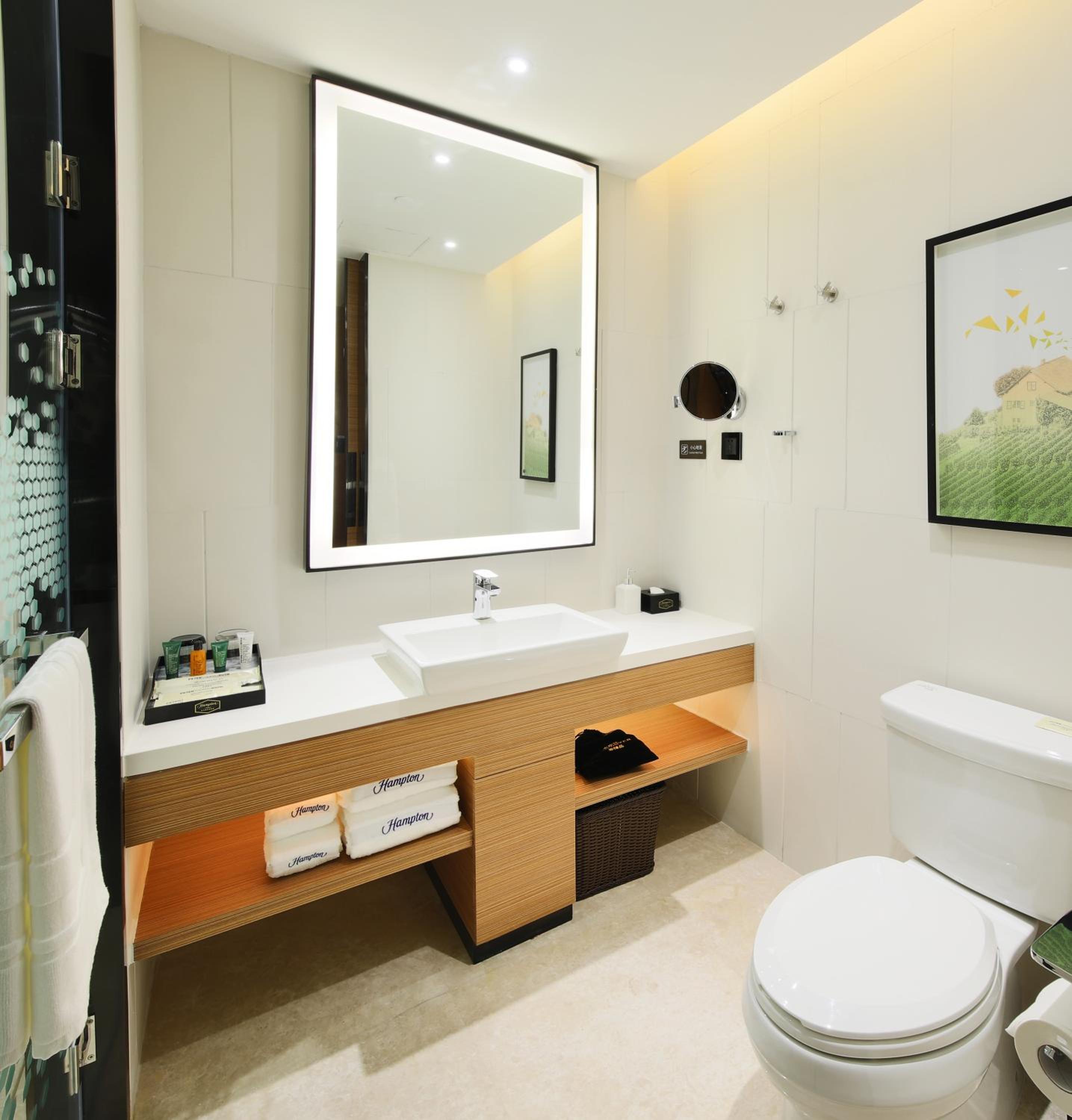 Superior King Room with Lakeview