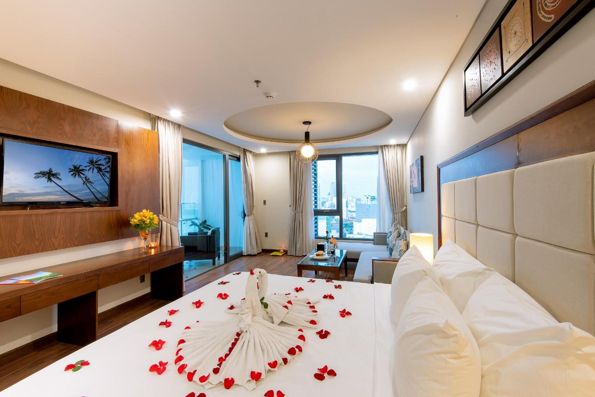 Junior Suite with Balcony and Sea View