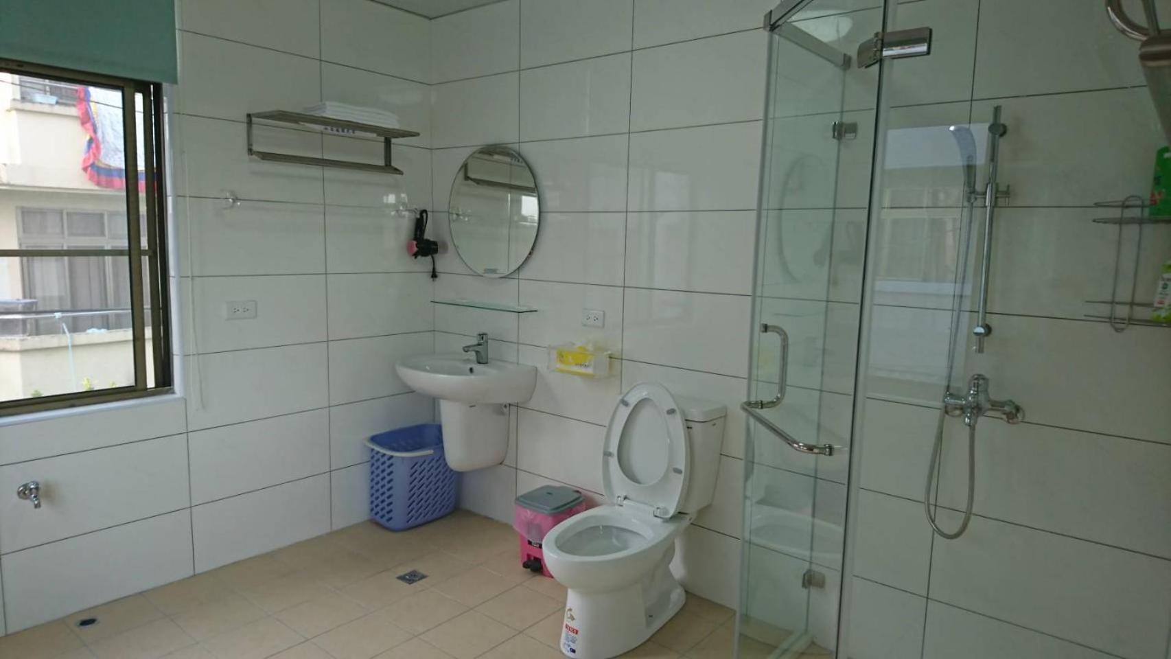 Family Room with Private Bathroom photo 2