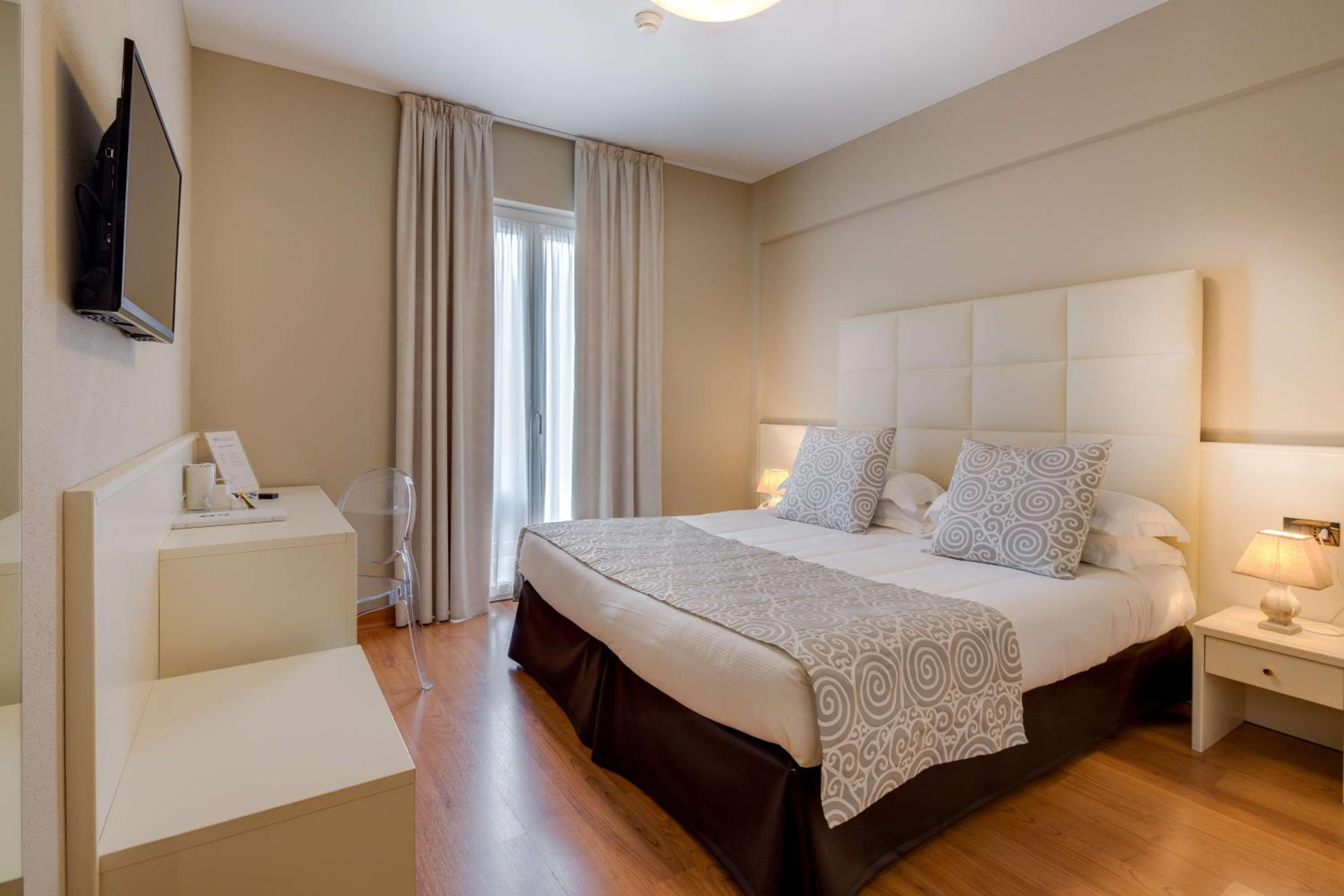 Standard Queen Room