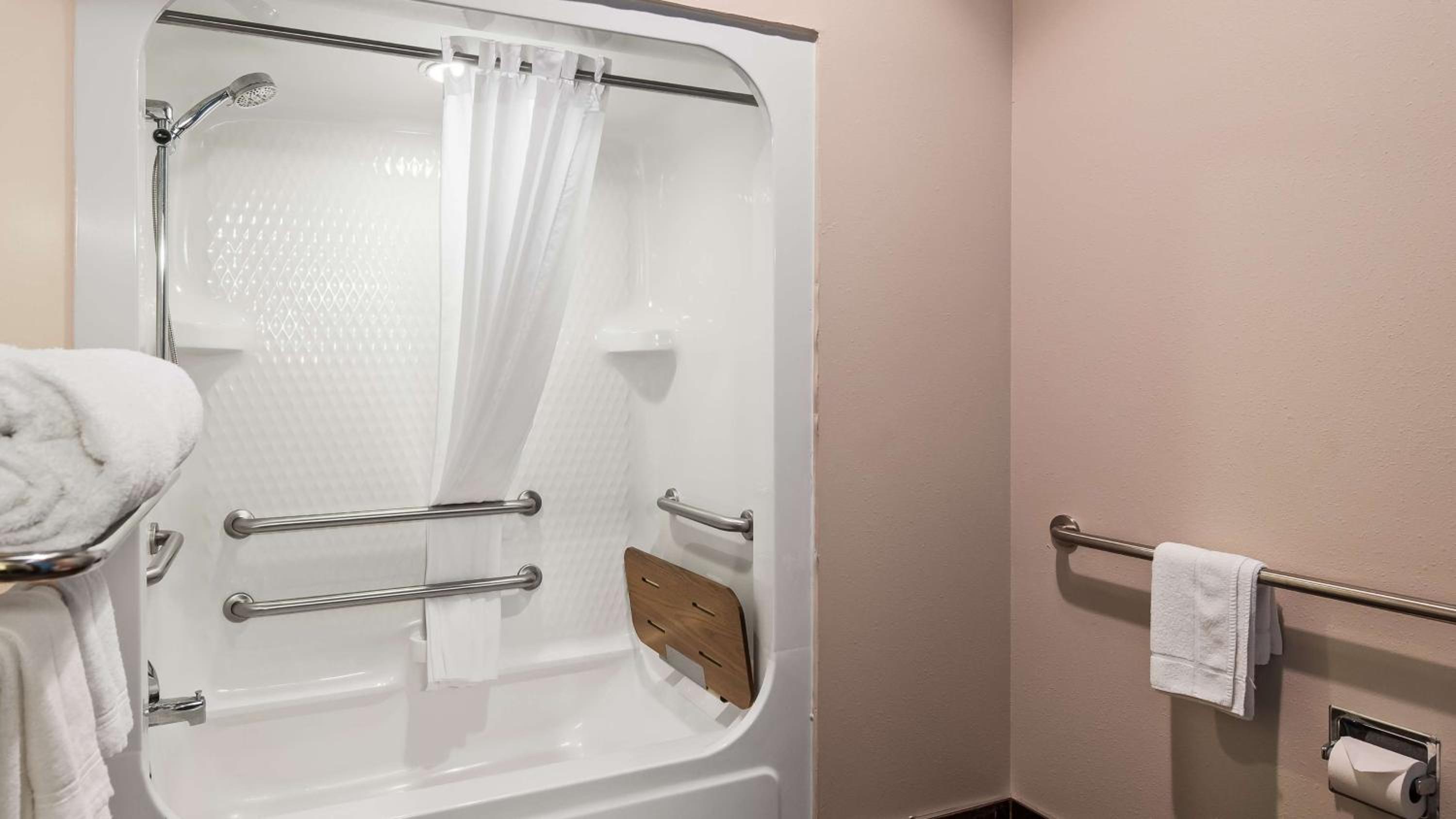 Queen Room with Two Queen Beds and Roll-In Shower - Mobility Accessible - Photo 2