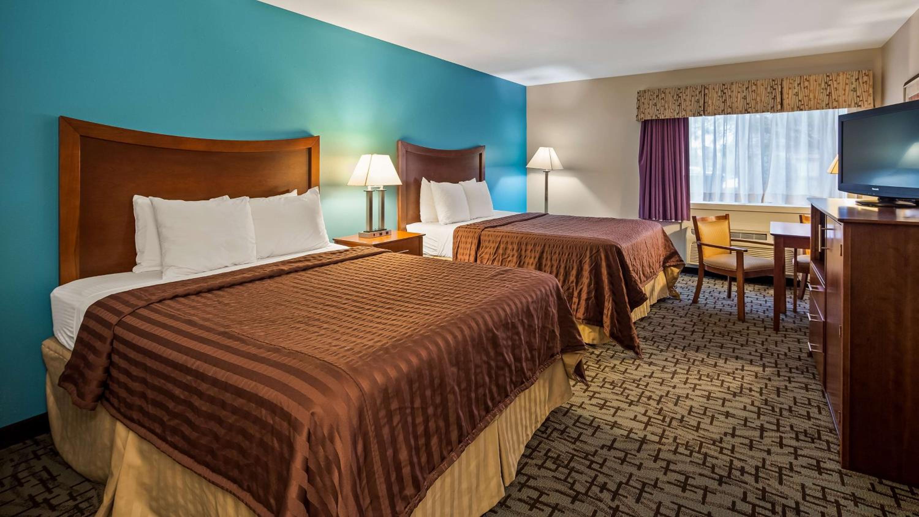 Queen Room with Two Queen Beds - Non-Smoking - Photo 3