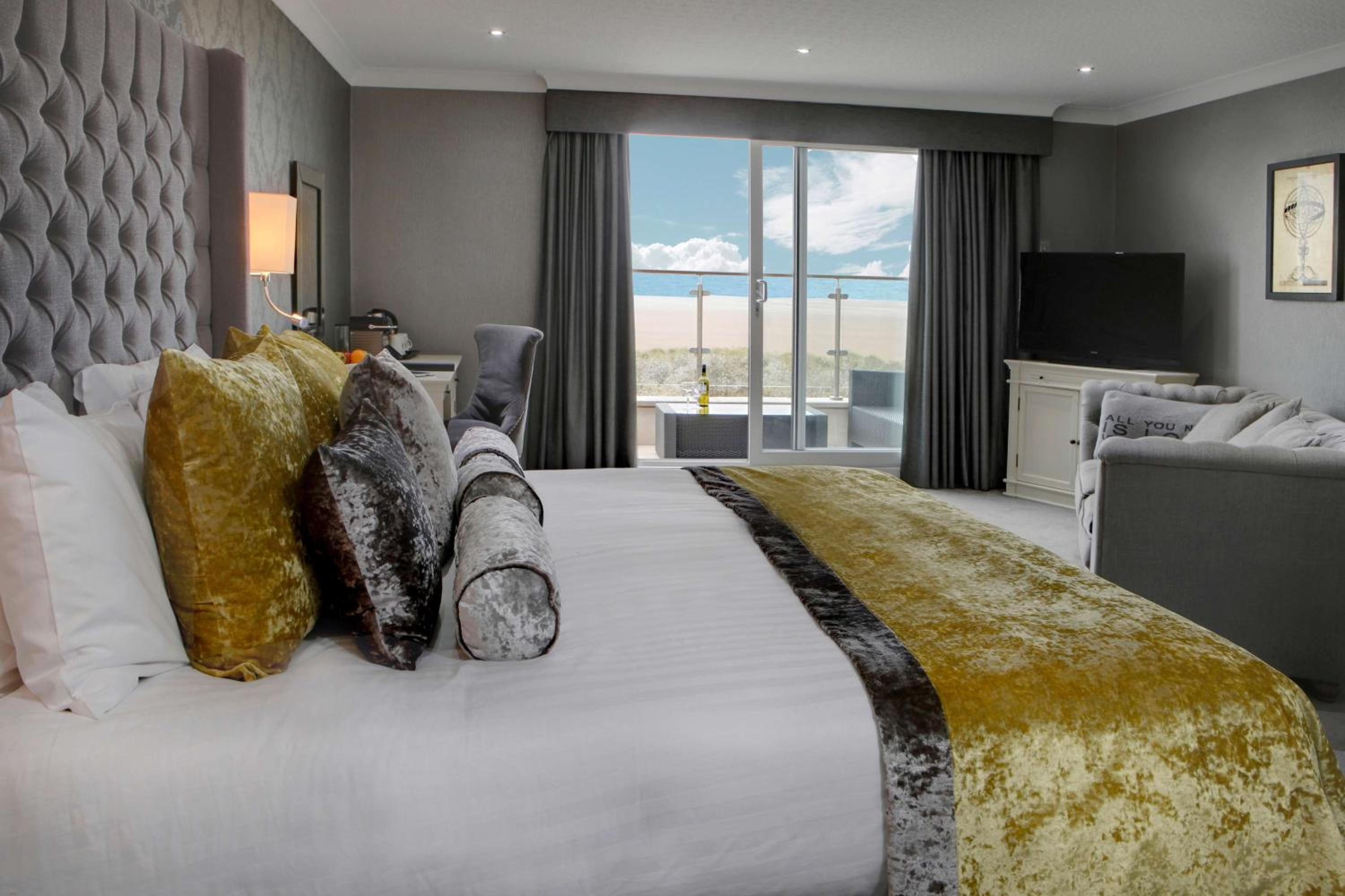 Two Room Suite with Balcony photo 1